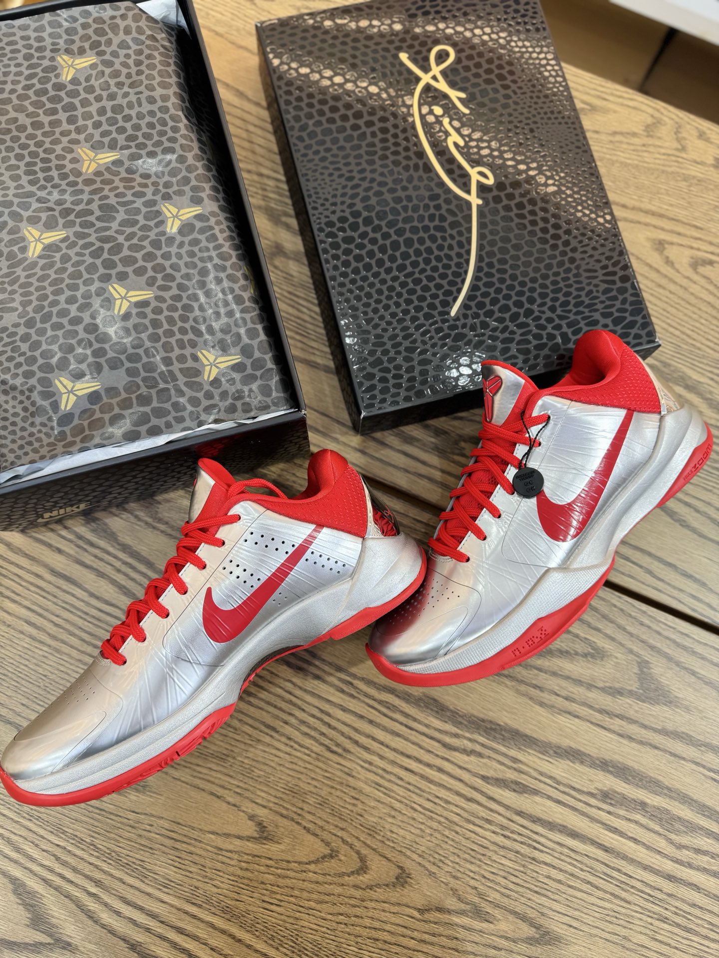 Kobe 5 Caitlin Clark 鏡面 金屬銀紅色 克拉克2.0 IV2712-001