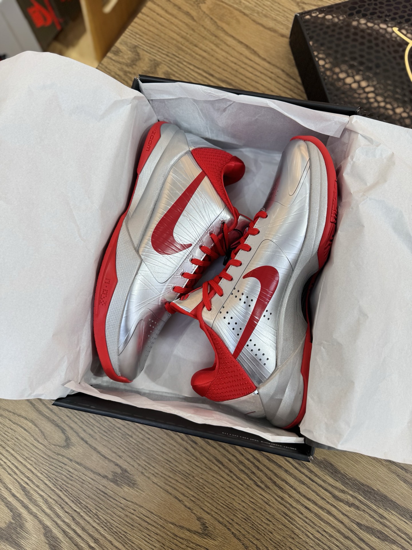 Kobe 5 Caitlin Clark 鏡面 金屬銀紅色 克拉克2.0 IV2712-001