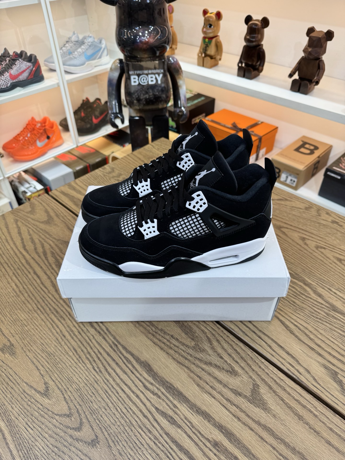 AJ4 黑白 White Thunder FQ8138-001