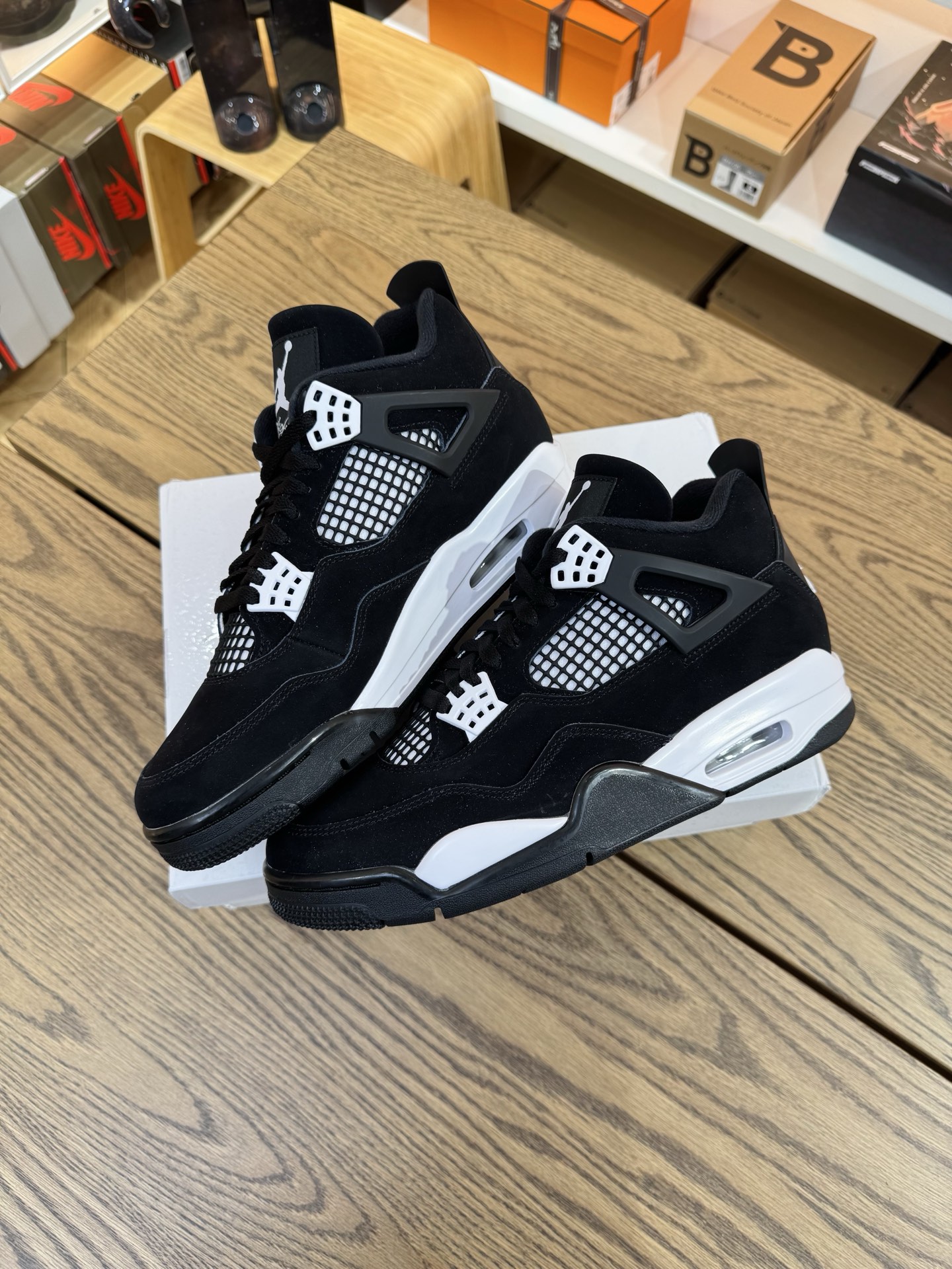 AJ4 黑白 White Thunder FQ8138-001