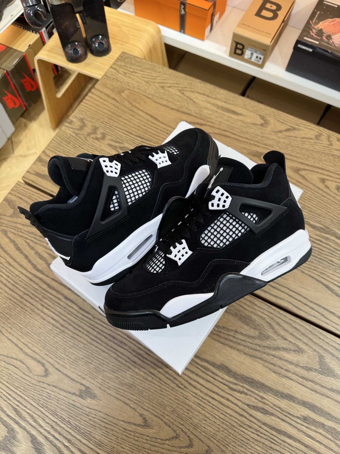 AJ4 黑白 White Thunder FQ8138-001