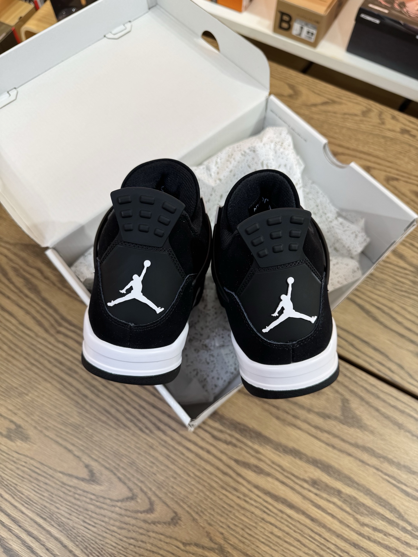 AJ4 黑白 White Thunder FQ8138-001