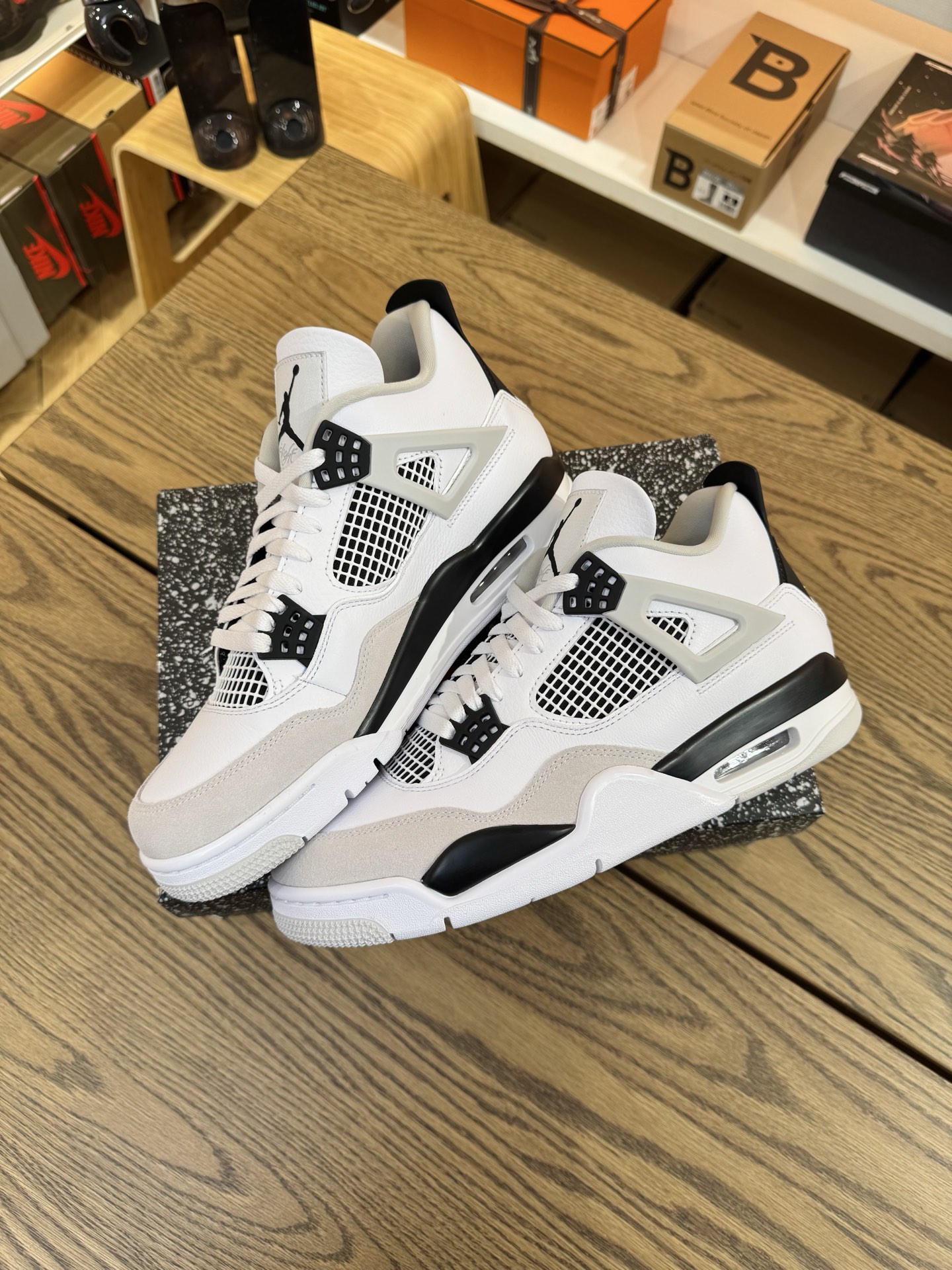 AJ4 小白水泥 Military Black DH6927-111