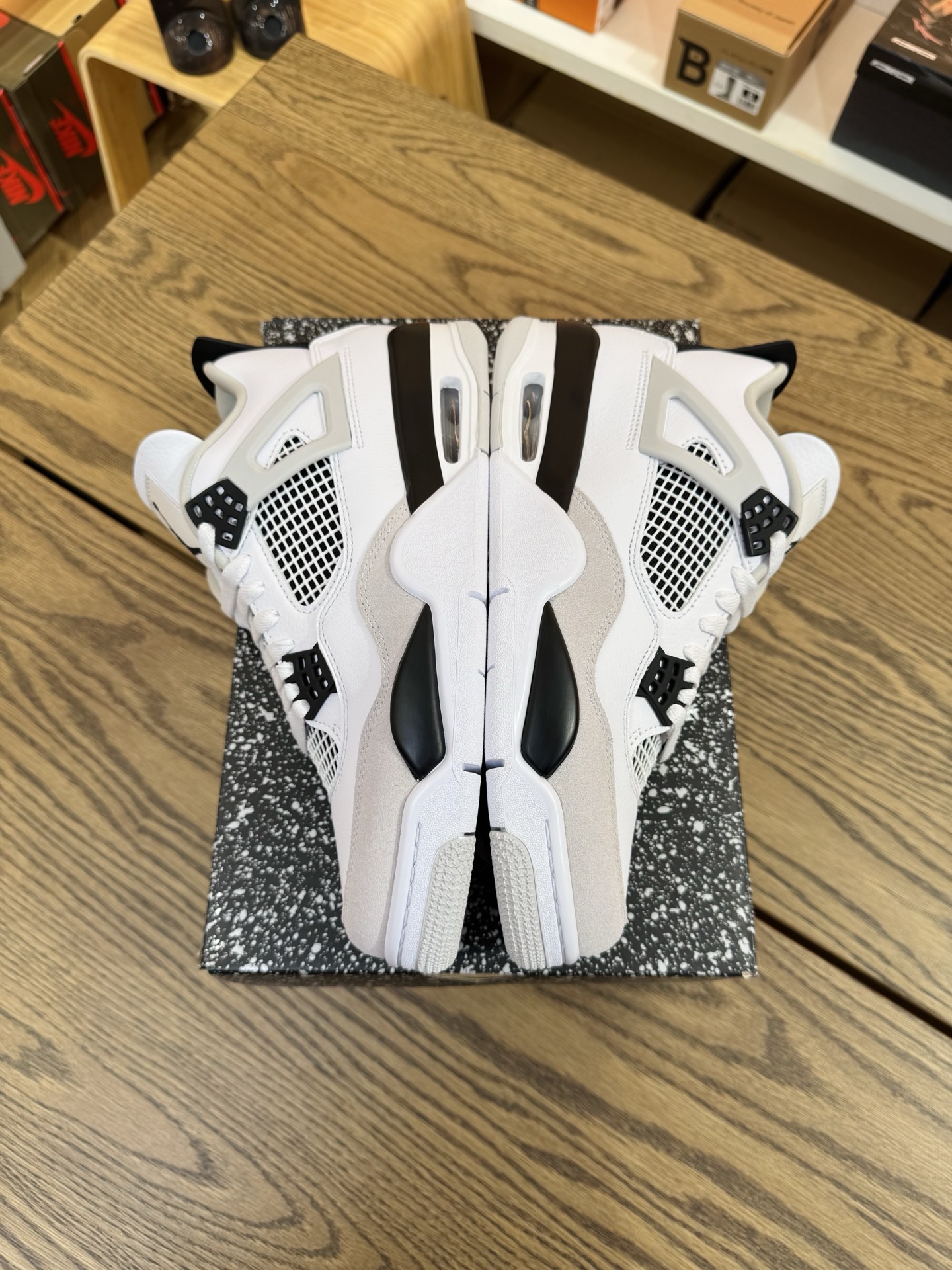AJ4 小白水泥 Military Black DH6927-111