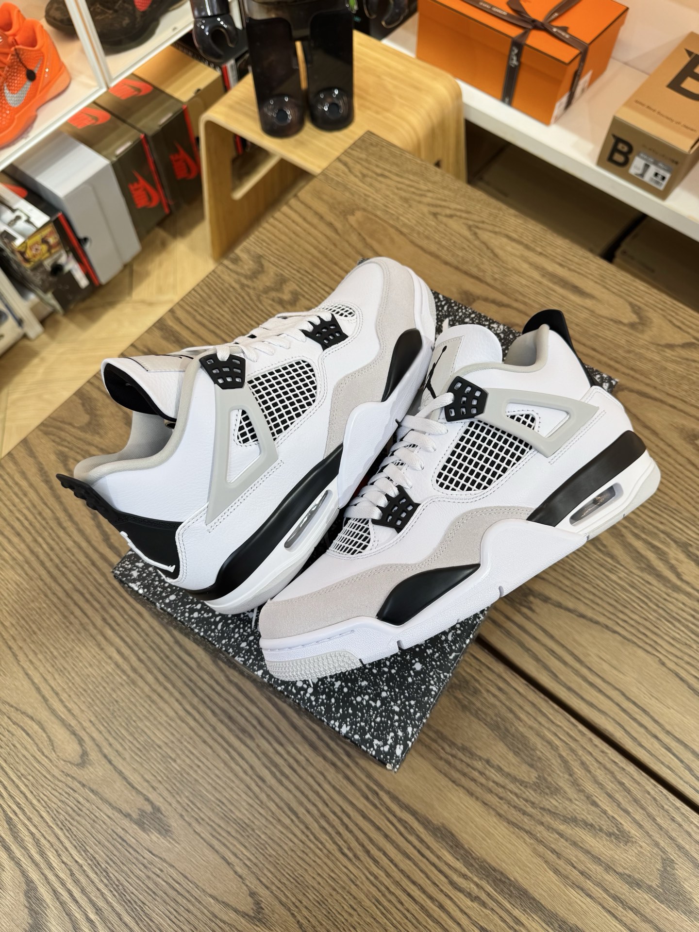AJ4 小白水泥 Military Black DH6927-111