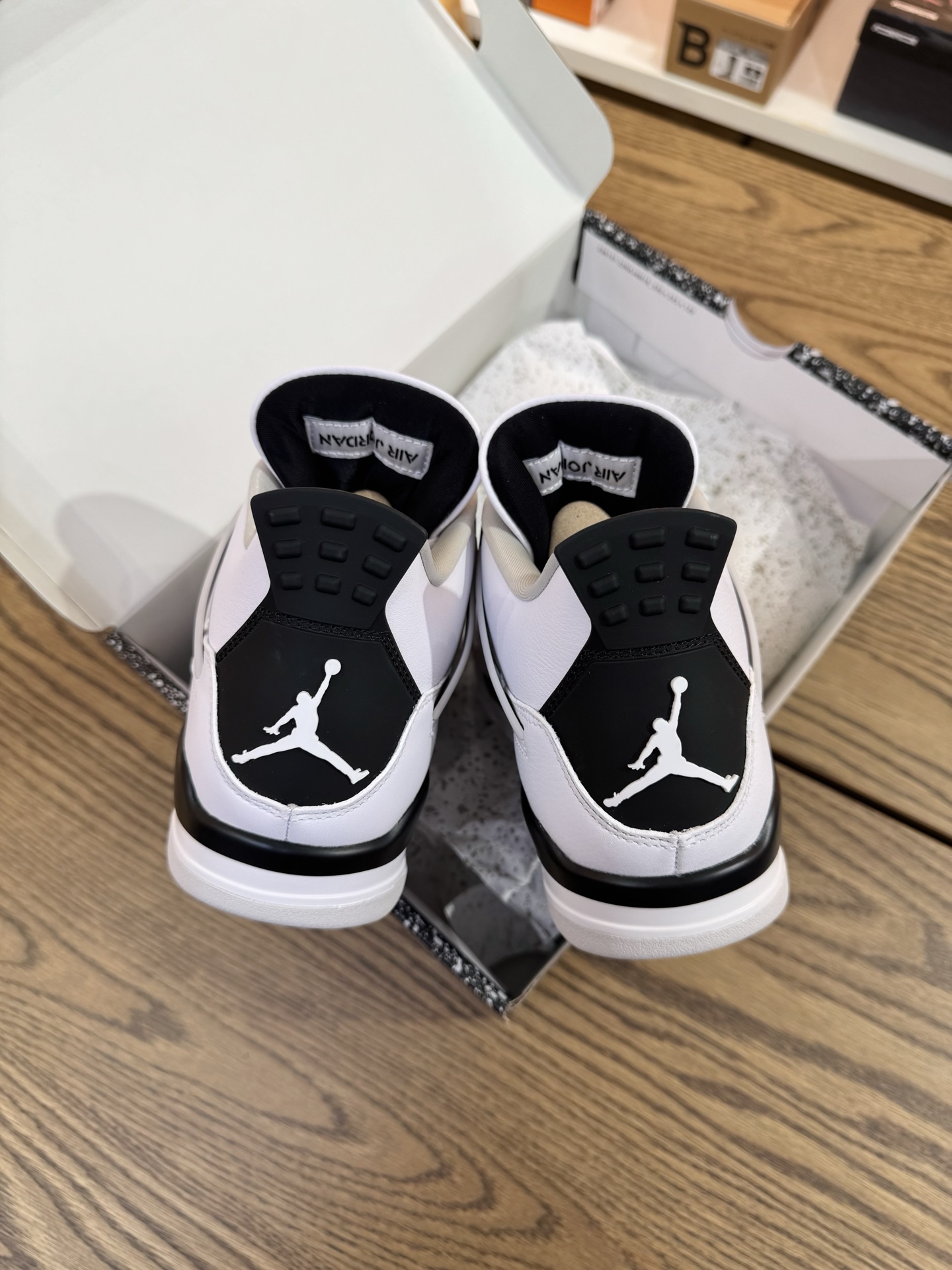 AJ4 小白水泥 Military Black DH6927-111
