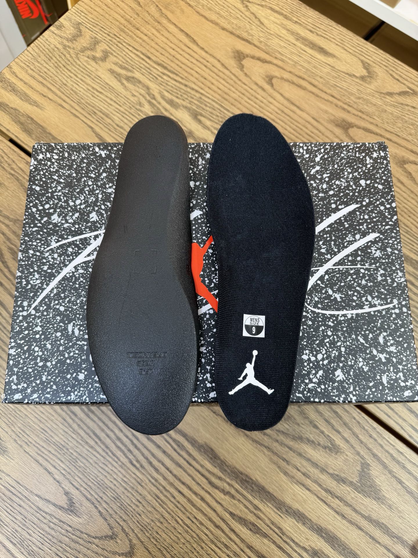 AJ4 小白水泥 Military Black DH6927-111