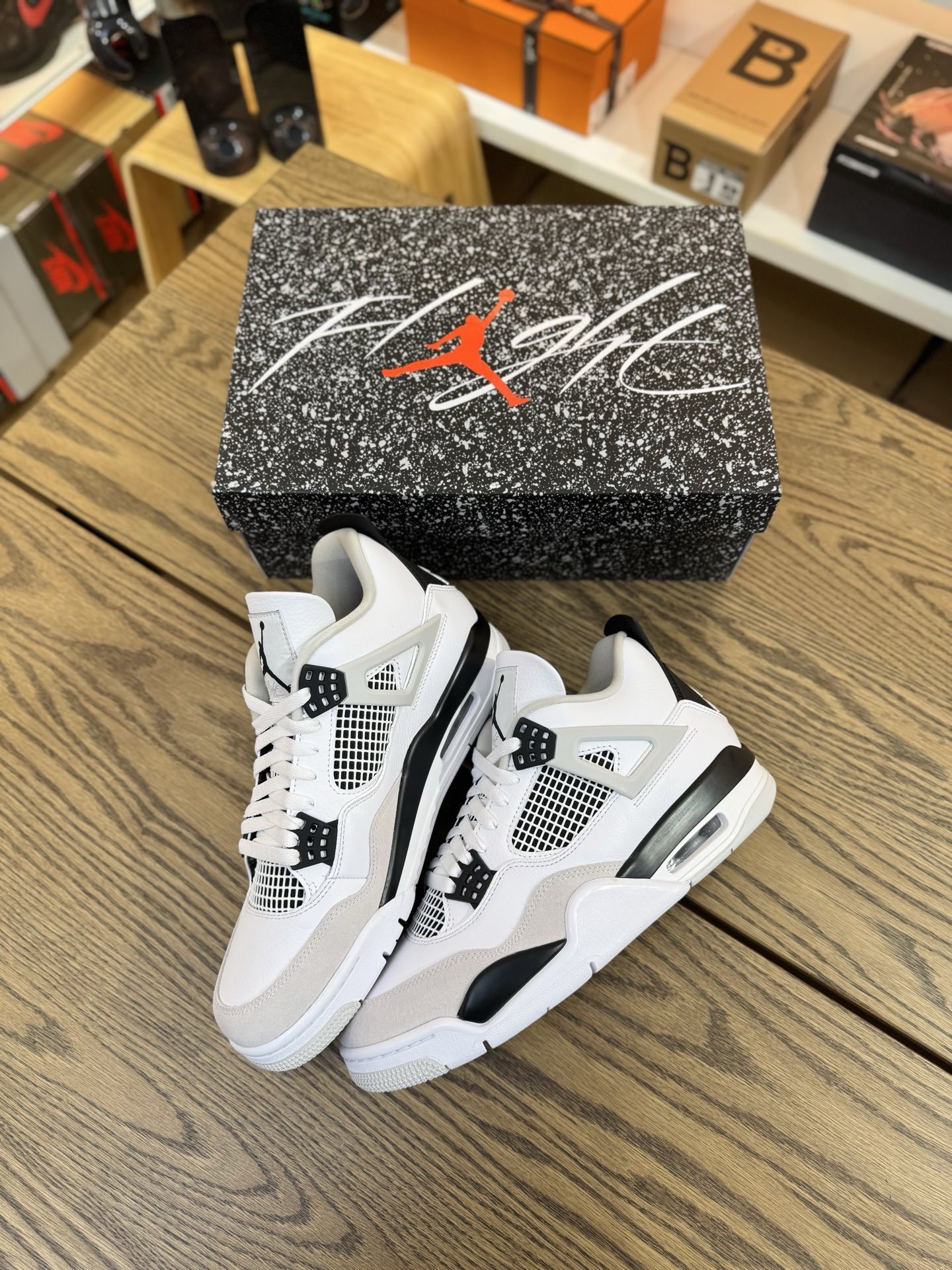 AJ4 小白水泥 Military Black DH6927-111