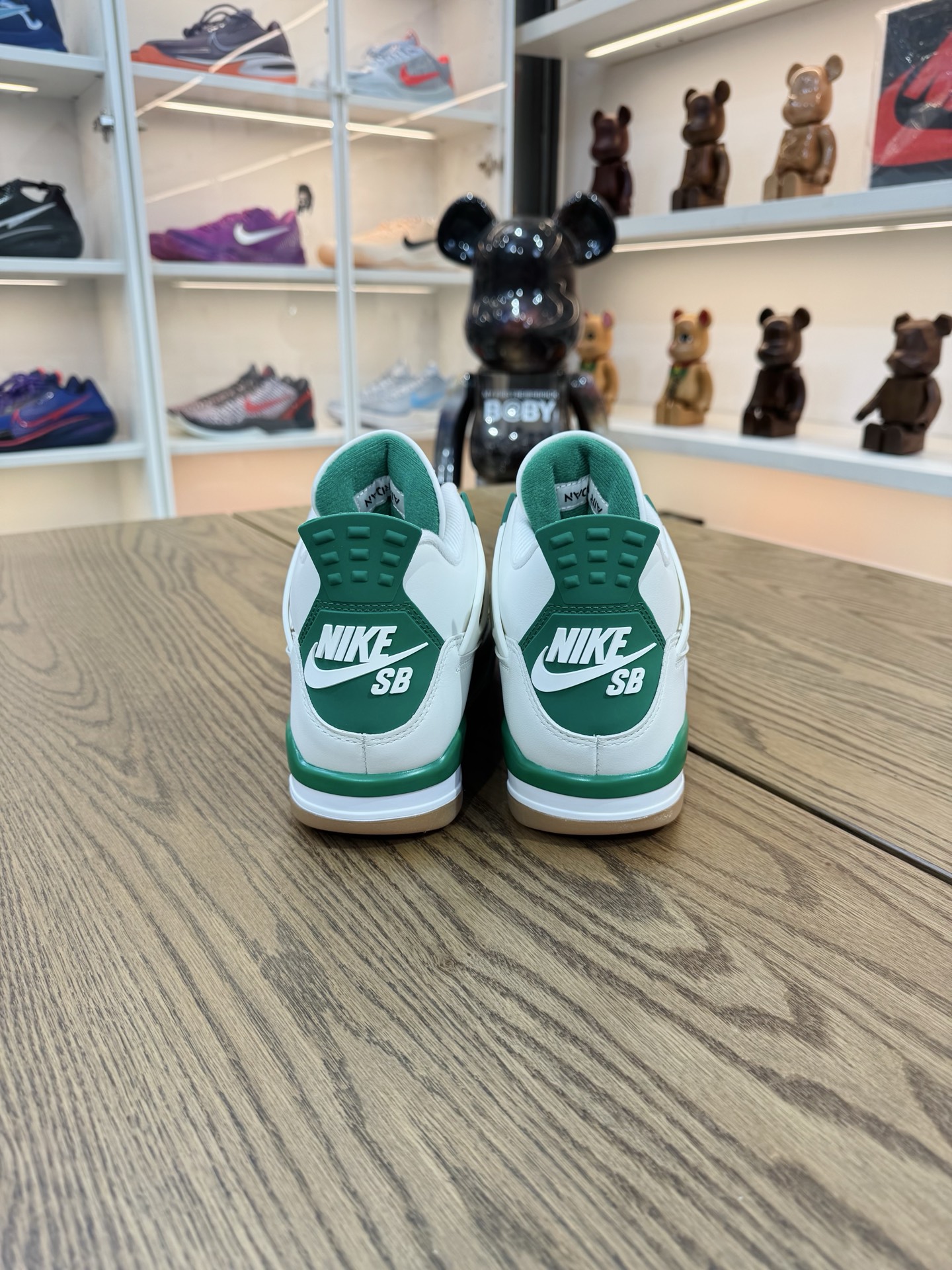 SB x AJ4 白綠 Pine Green DR5415-103