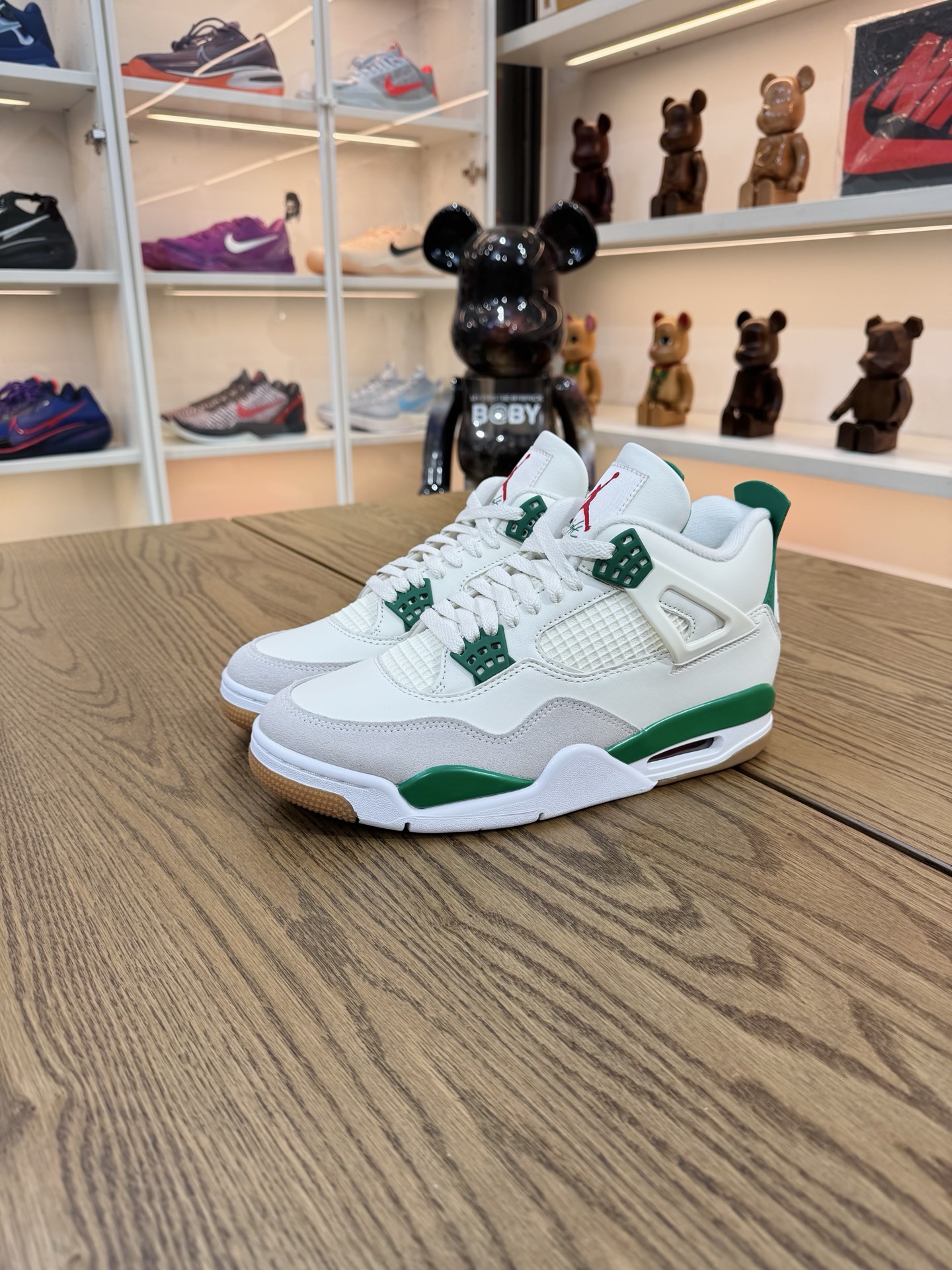 SB x AJ4 白綠 Pine Green DR5415-103