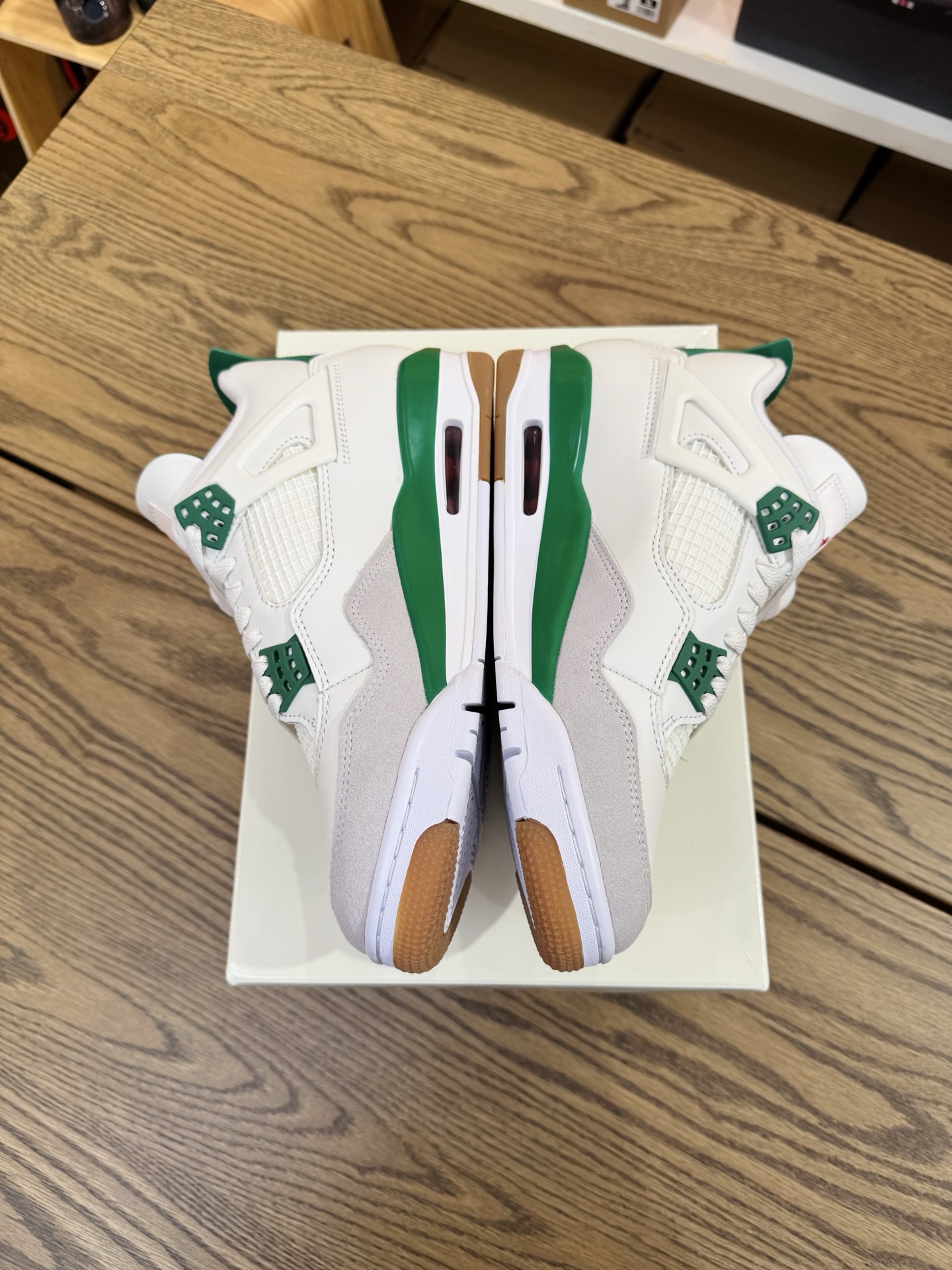 SB x AJ4 白綠 Pine Green DR5415-103