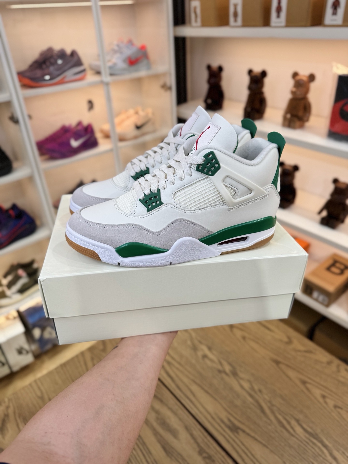 SB x AJ4 白綠 Pine Green DR5415-103