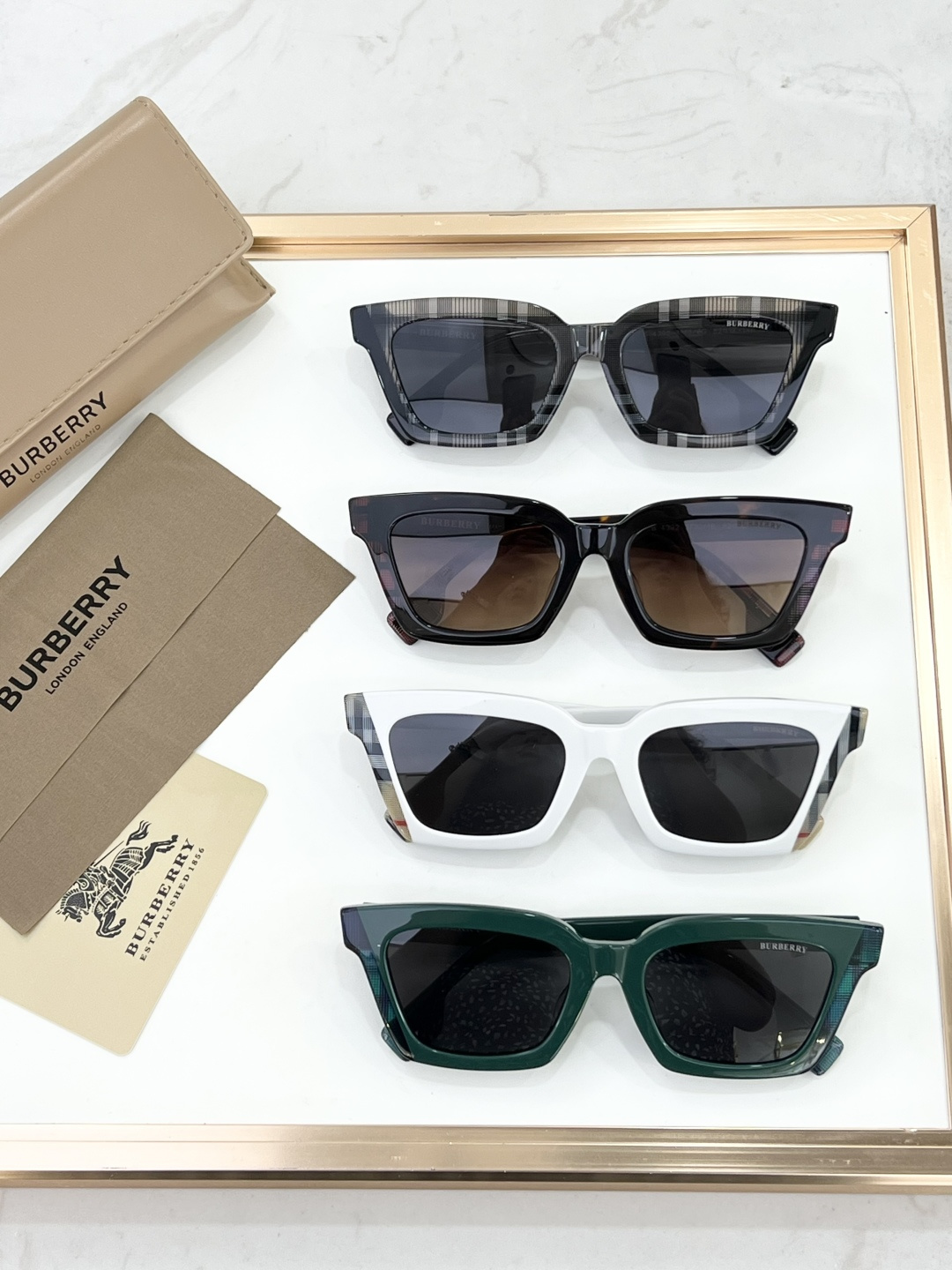 Burberry 巴寶莉 夏季新款墨鏡 【Glasses Style-1】