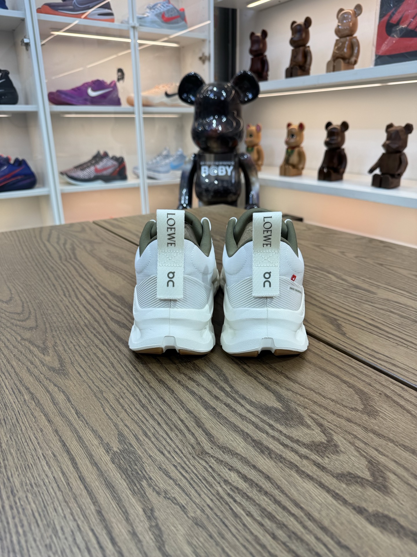 On昂跑 x LOEWE羅意威 聯名款 Cloudtilt 2.0 白綠色