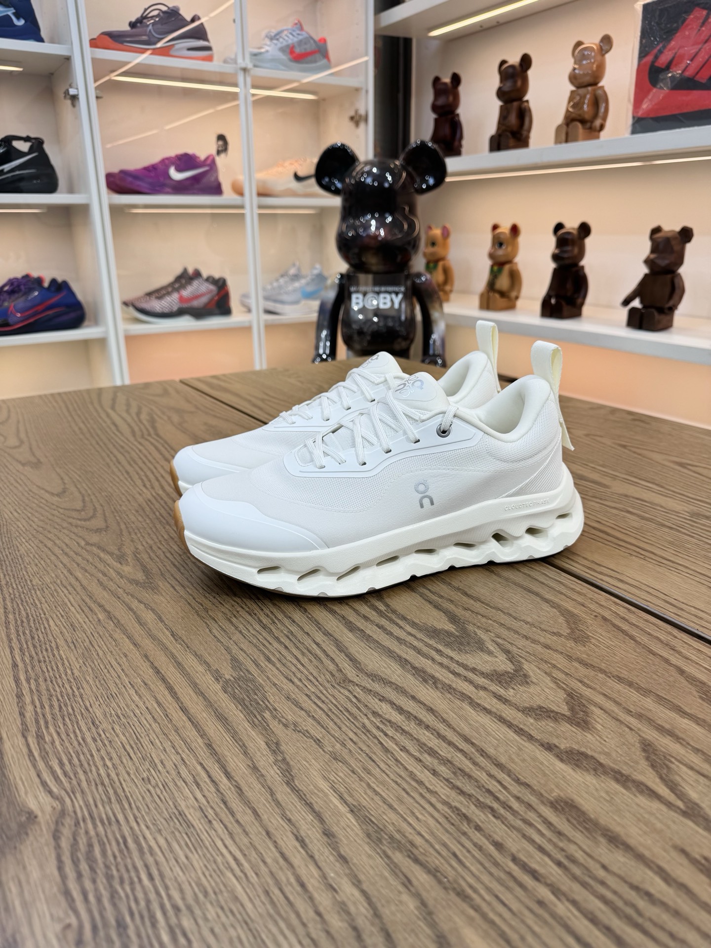 On昂跑 x LOEWE 羅意威 聯名款 Cloudtilt 2.0 白色