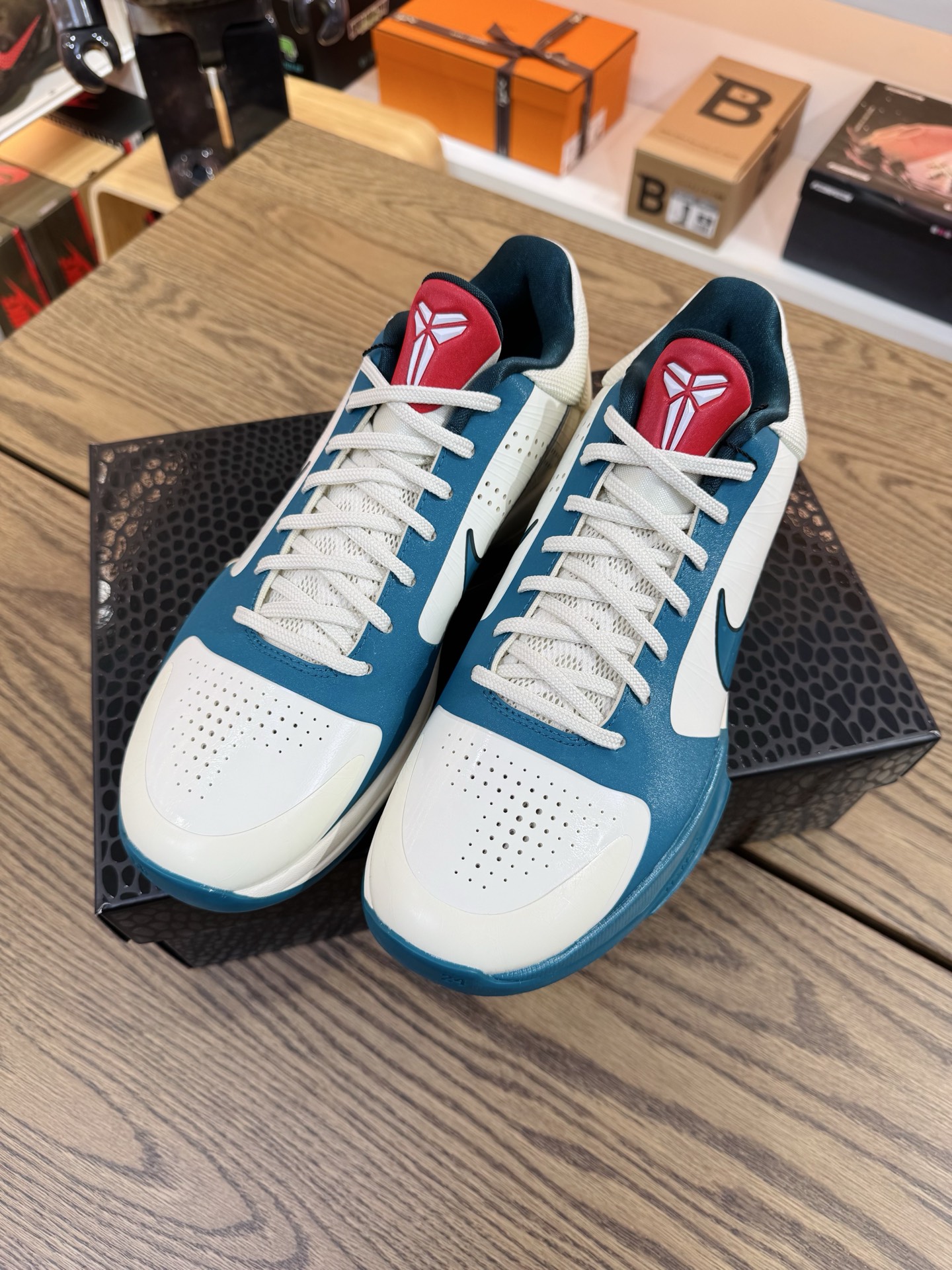 Kobe 5 Caitlin Clark Protro PE專屬 白藍色 IZ1852-100