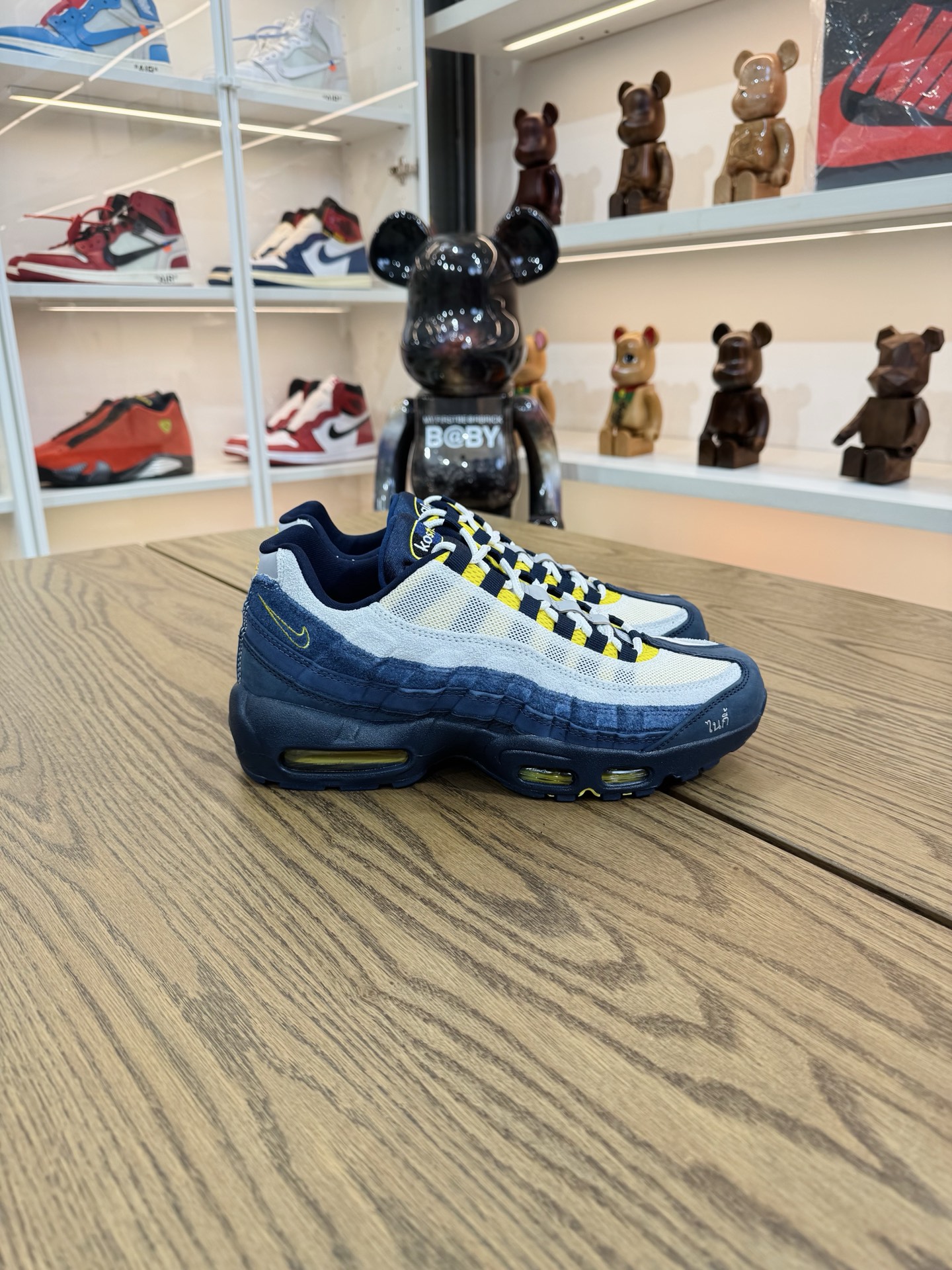 Airmax95 x Eric Koston Obsidian and Speed Yellow HQ8492-400