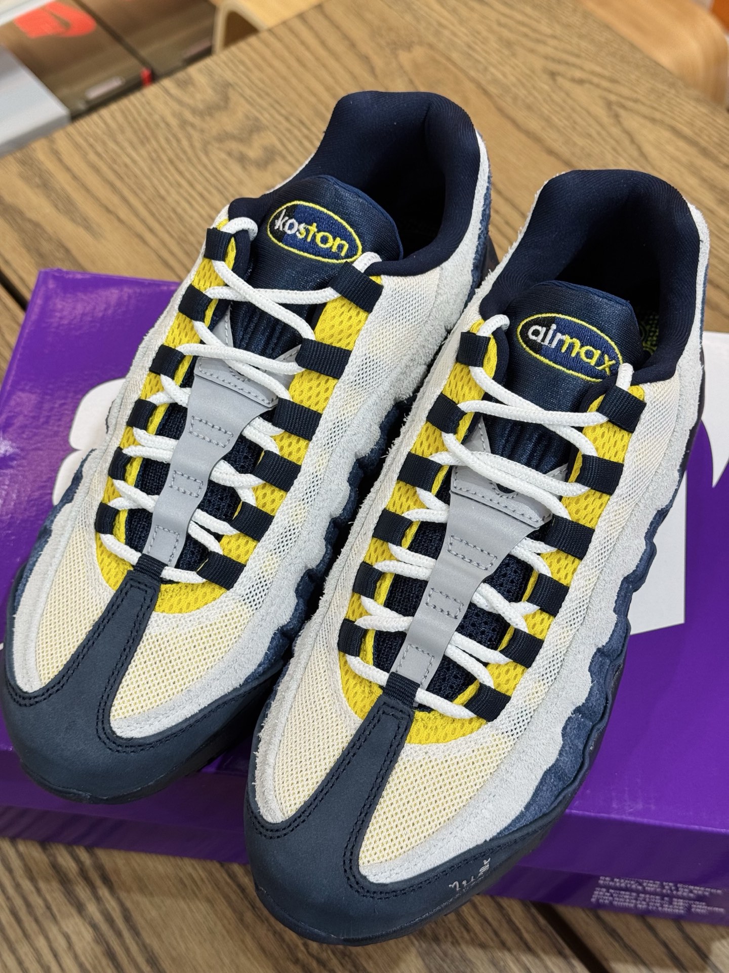Airmax95 x Eric Koston Obsidian and Speed Yellow HQ8492-400