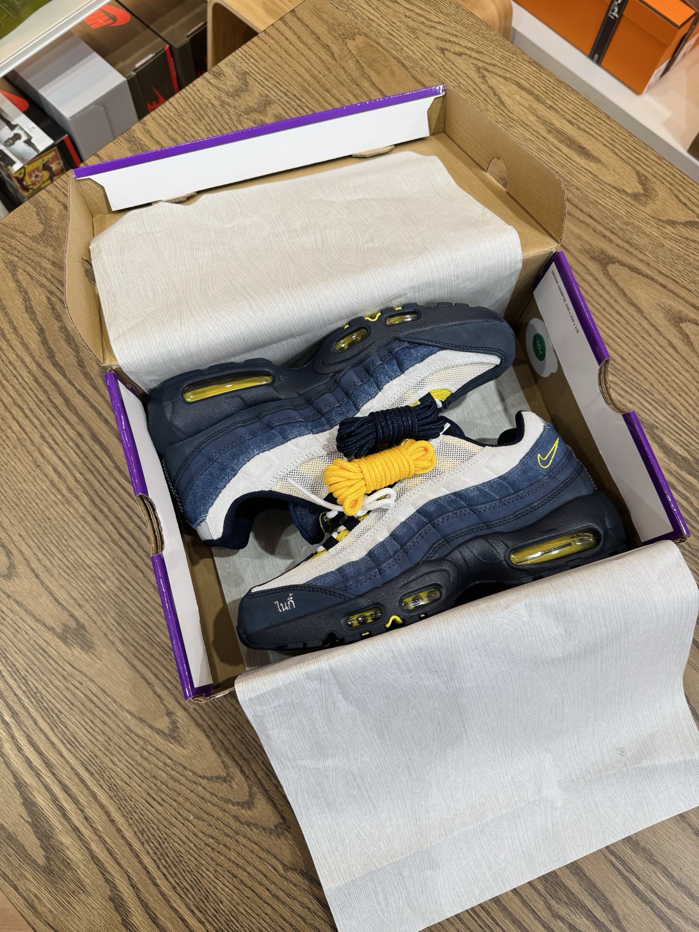 Airmax95 x Eric Koston Obsidian and Speed Yellow HQ8492-400