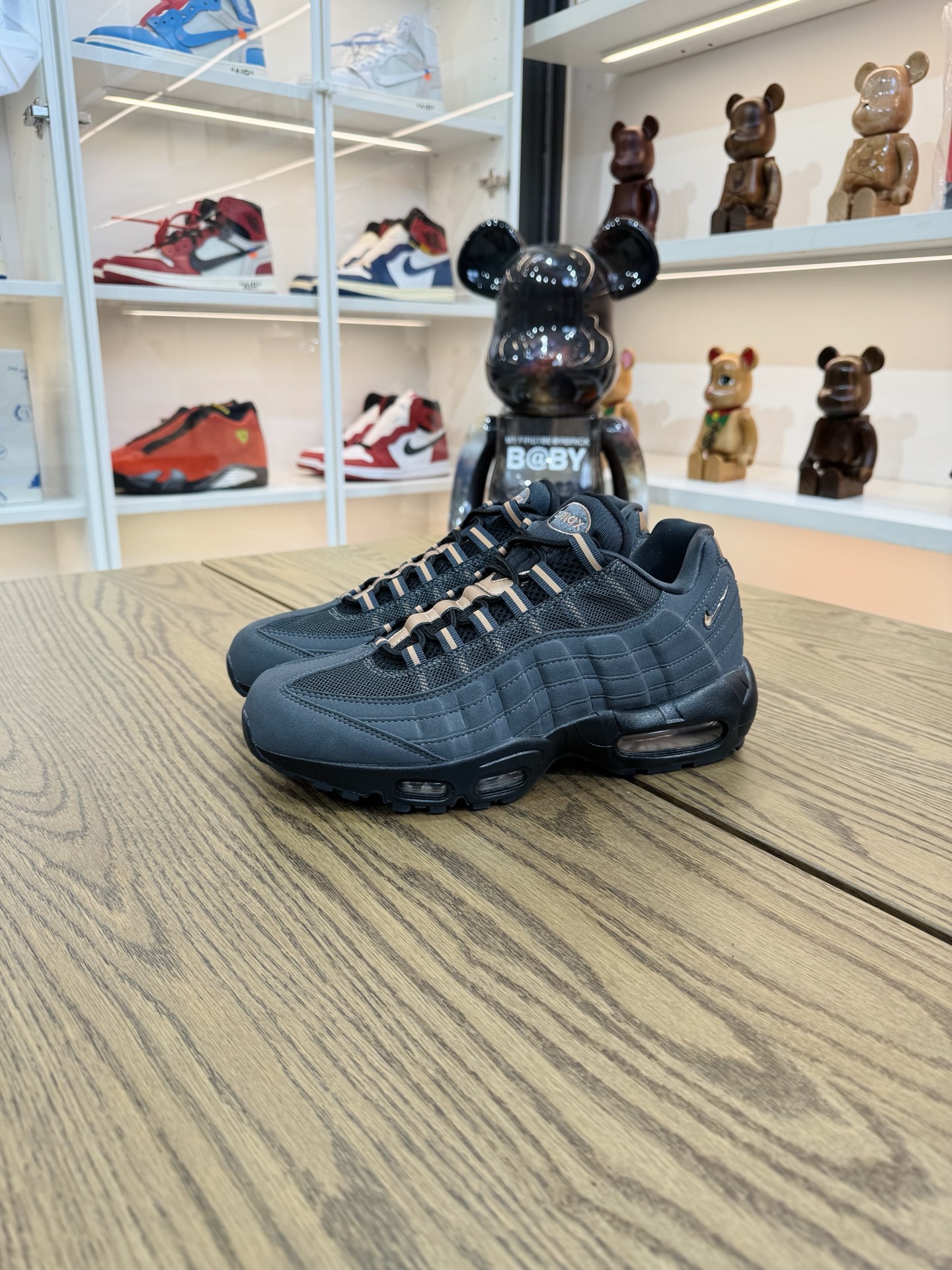 Central Cee x Max 95 黑紅灰 