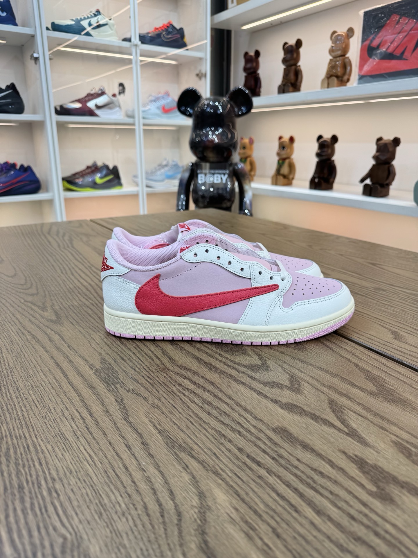 Prime 臻選產品｜ Travis Scott AJ1倒鉤 No.11 粉色紅鉤 男女款 IQ7604-101  尺碼 35.5-48.5「US4-14」