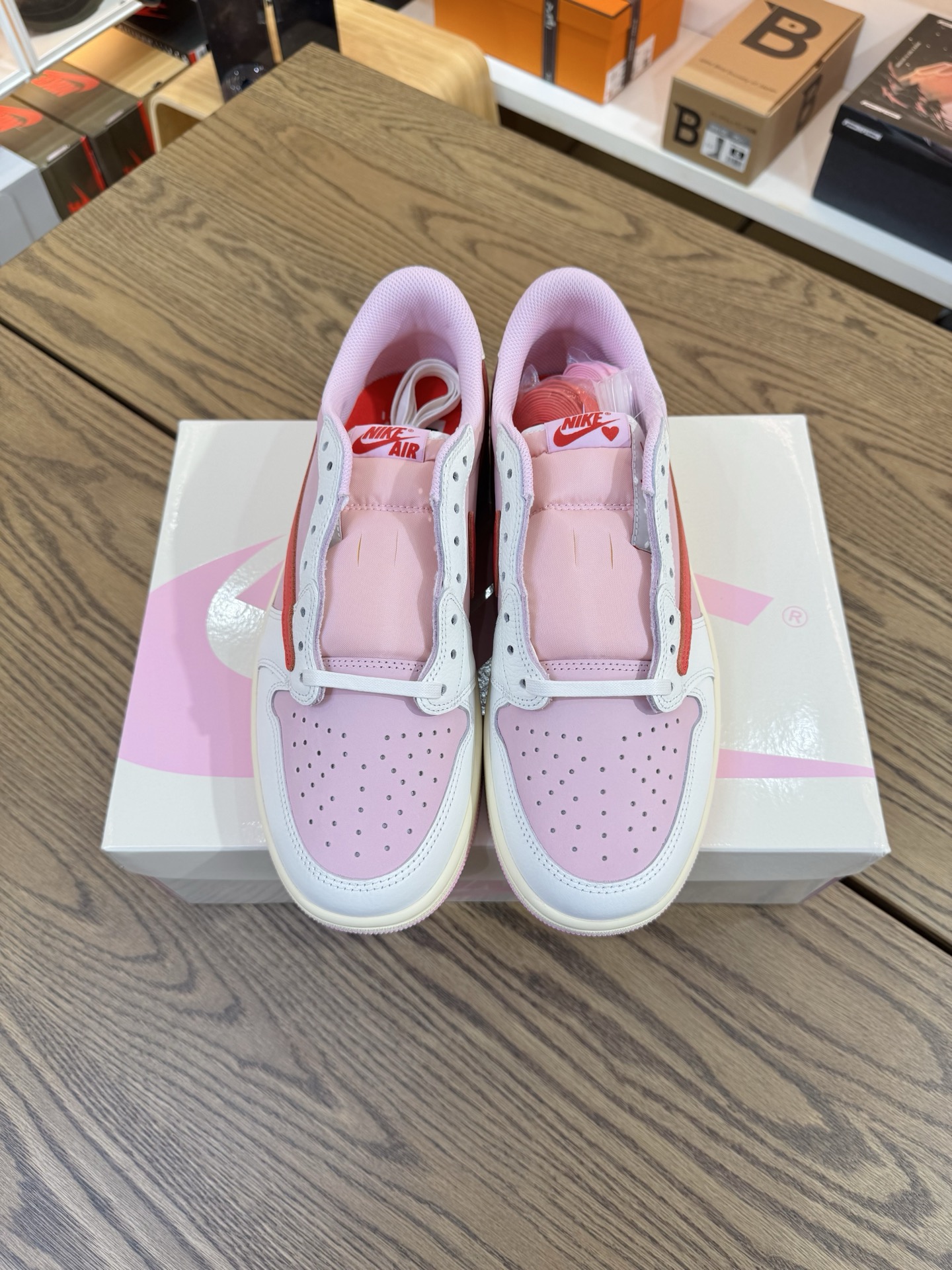 Prime 臻選產品｜ Travis Scott AJ1倒鉤 No.11 粉色紅鉤 男女款 IQ7604-101  尺碼 35.5-48.5「US4-14」