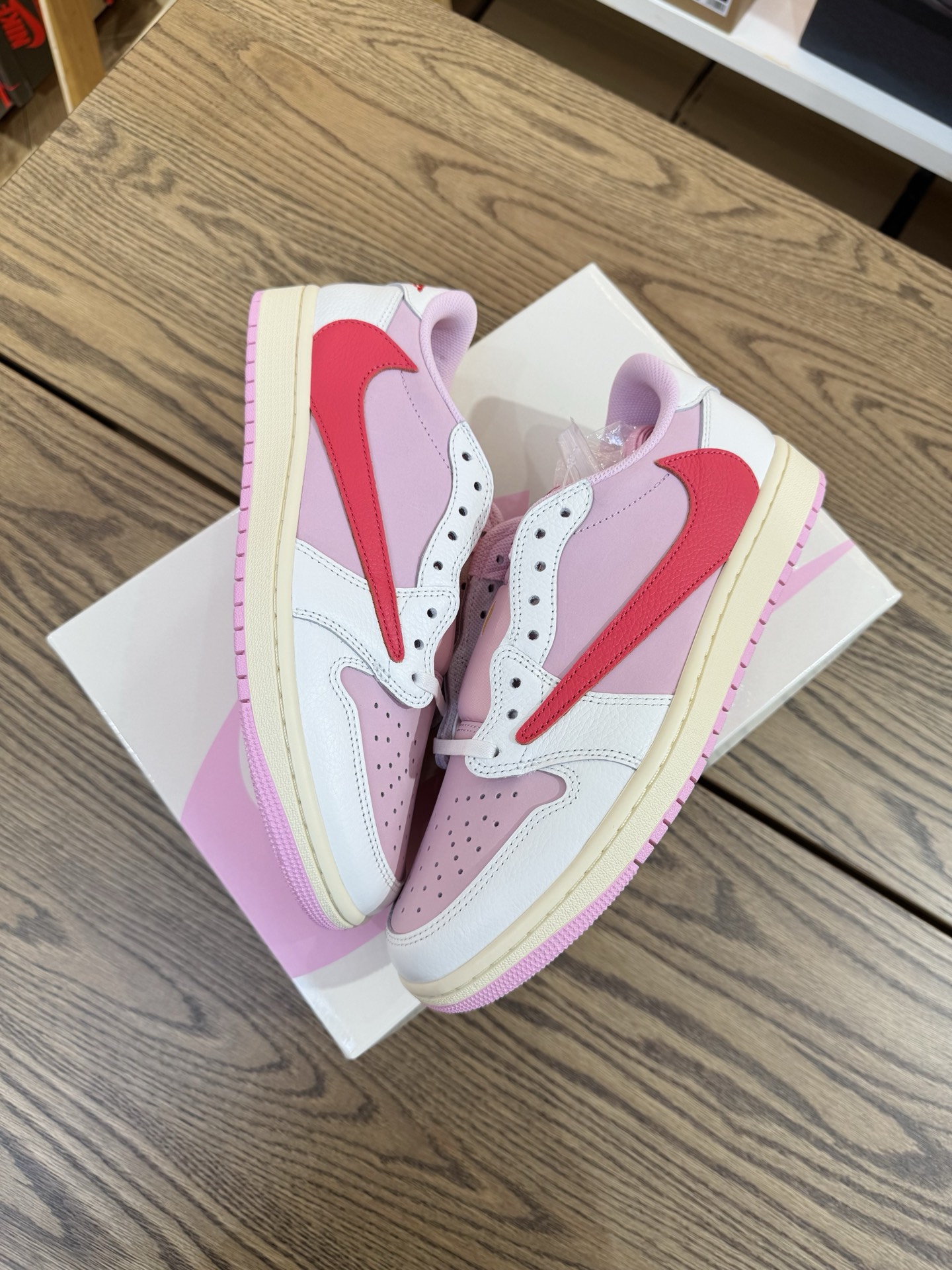 Prime 臻選產品｜ Travis Scott AJ1倒鉤 No.11 粉色紅鉤 男女款 IQ7604-101  尺碼 35.5-48.5「US4-14」