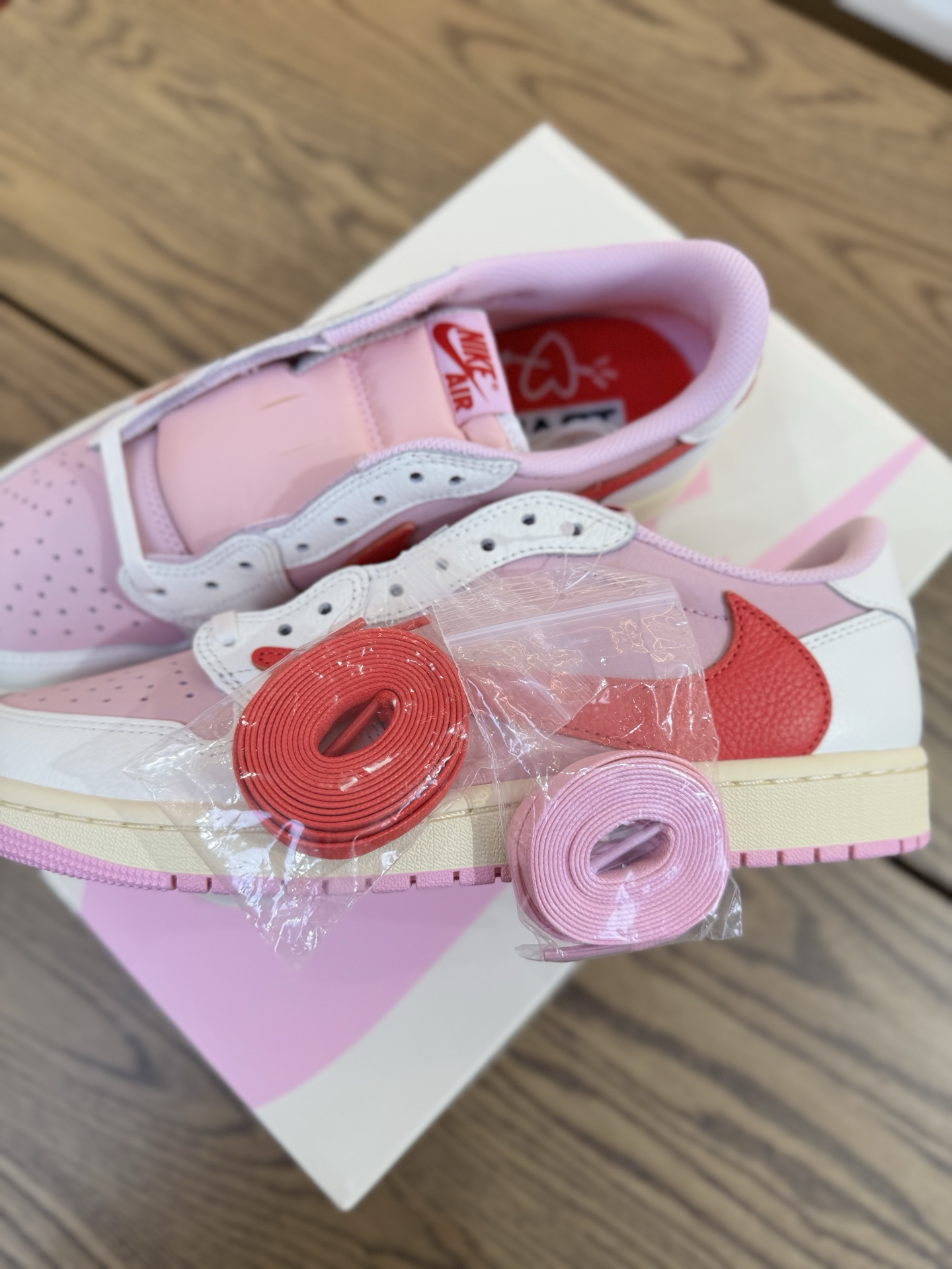 Prime 臻選產品｜ Travis Scott AJ1倒鉤 No.11 粉色紅鉤 男女款 IQ7604-101  尺碼 35.5-48.5「US4-14」