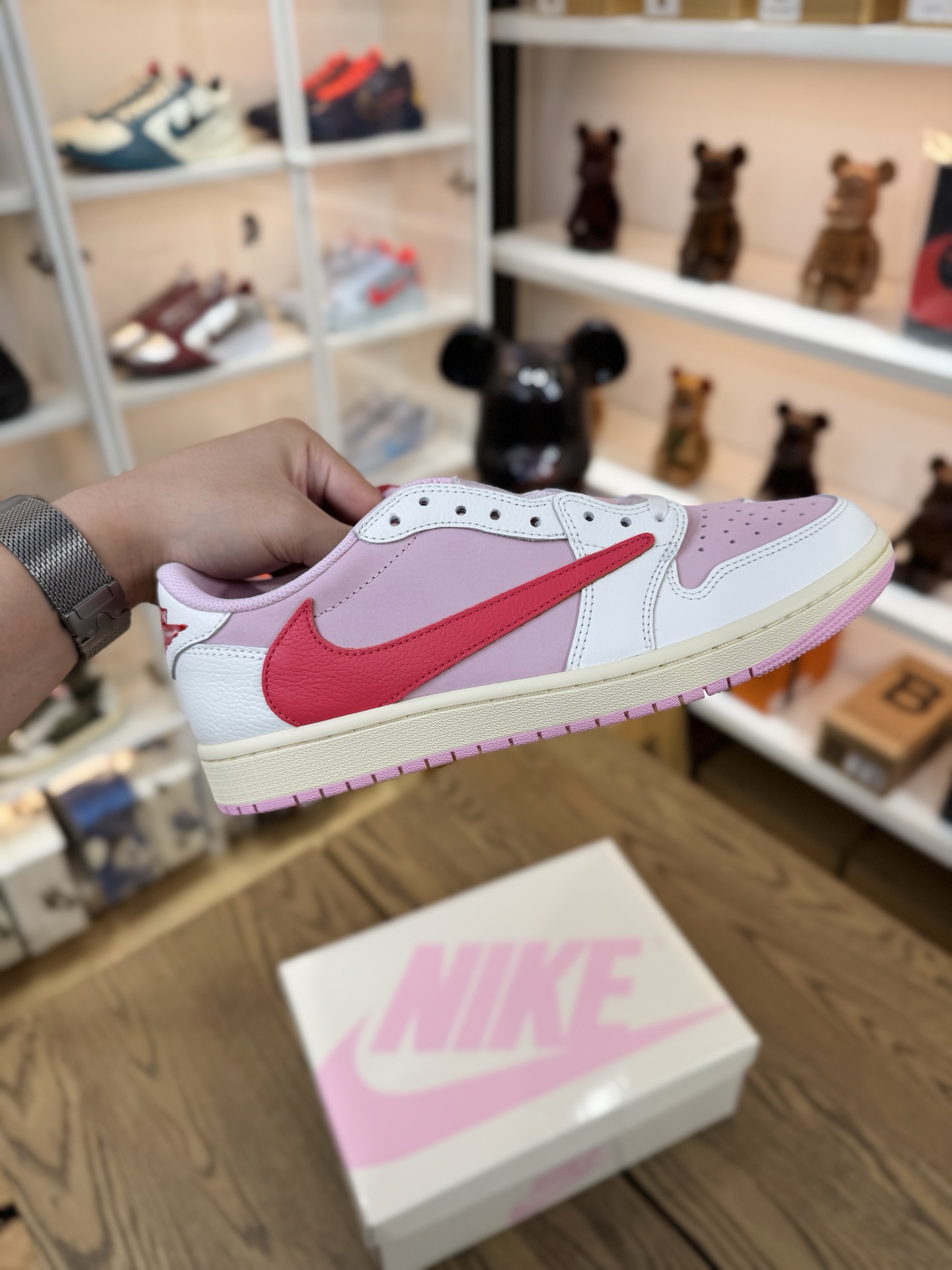 Prime 臻選產品｜ Travis Scott AJ1倒鉤 No.11 粉色紅鉤 男女款 IQ7604-101  尺碼 35.5-48.5「US4-14」