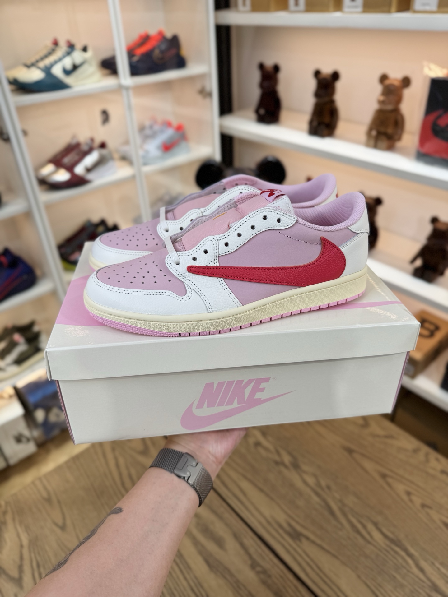 Prime 臻選產品｜ Travis Scott AJ1倒鉤 No.11 粉色紅鉤 男女款 IQ7604-101  尺碼 35.5-48.5「US4-14」