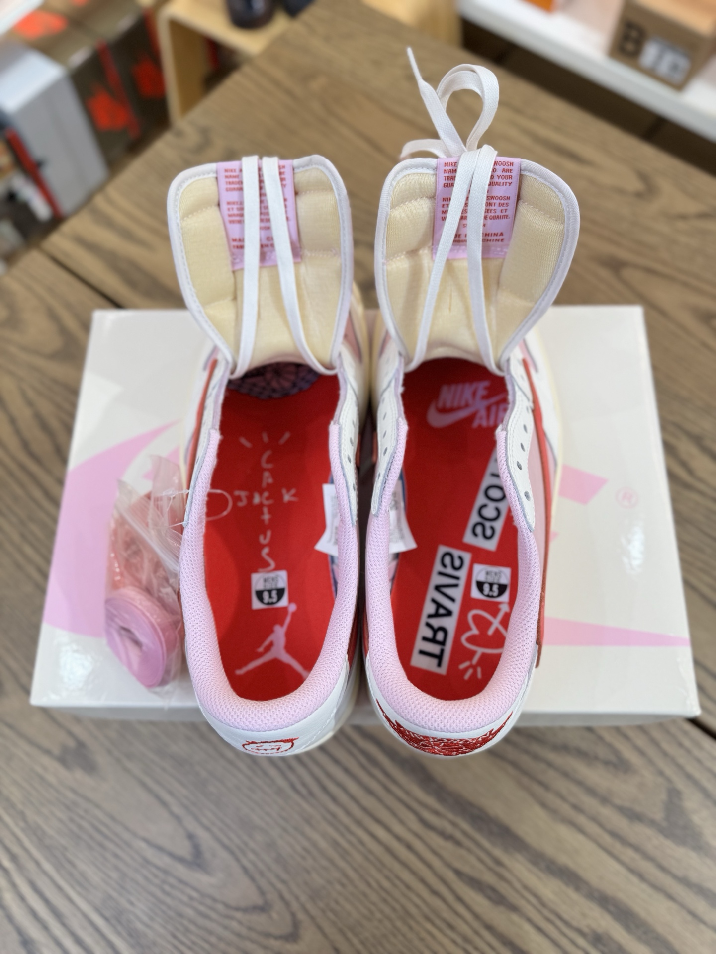 Prime 臻選產品｜ Travis Scott AJ1倒鉤 No.11 粉色紅鉤 男女款 IQ7604-101  尺碼 35.5-48.5「US4-14」