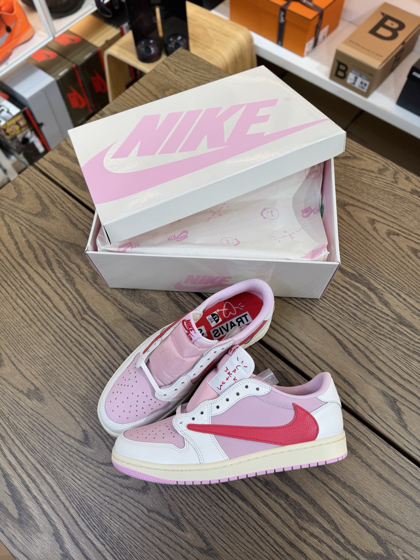 Prime 臻選產品｜ Travis Scott AJ1倒鉤 No.11 粉色紅鉤 男女款 IQ7604-101  尺碼 35.5-48.5「US4-14」