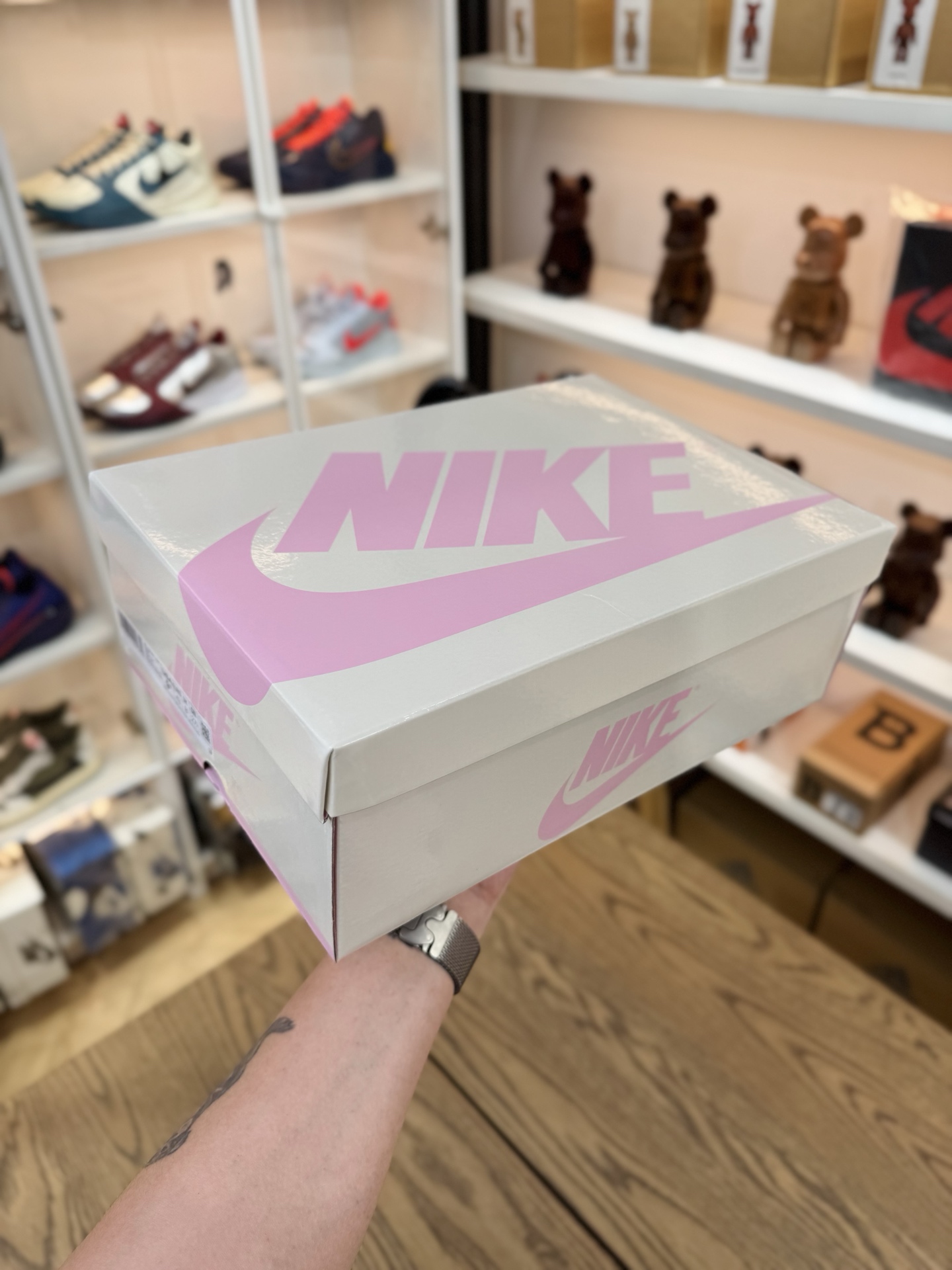 Prime 臻選產品｜ Travis Scott AJ1倒鉤 No.11 粉色紅鉤 男女款 IQ7604-101  尺碼 35.5-48.5「US4-14」