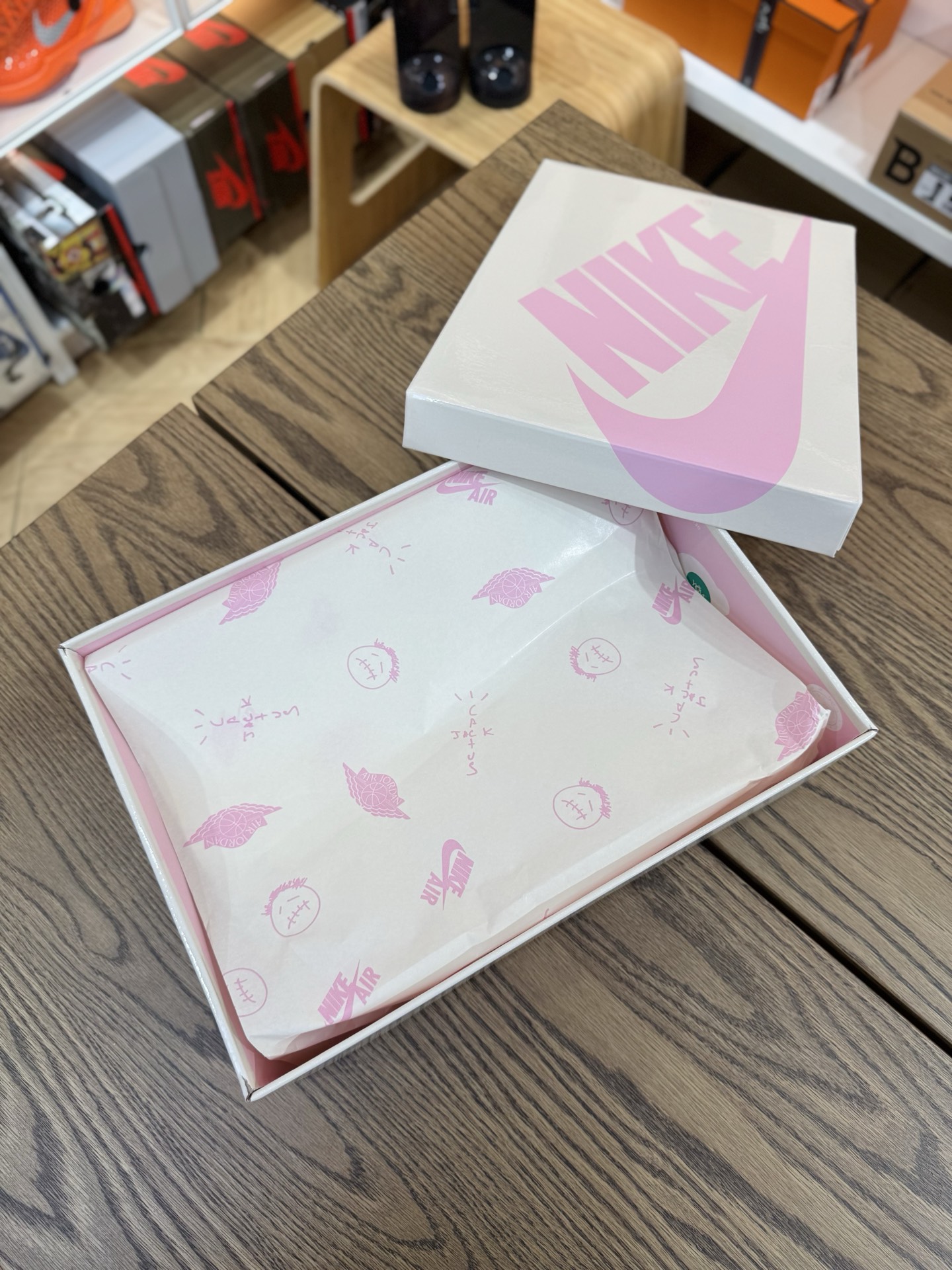 Prime 臻選產品｜ Travis Scott AJ1倒鉤 No.11 粉色紅鉤 男女款 IQ7604-101  尺碼 35.5-48.5「US4-14」