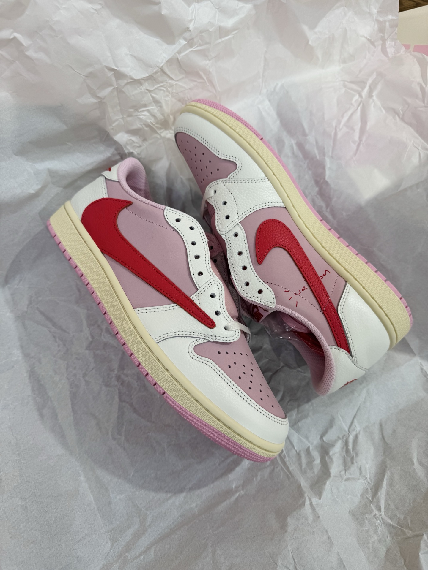 Prime 臻選產品｜ Travis Scott AJ1倒鉤 No.11 粉色紅鉤 男女款 IQ7604-101  尺碼 35.5-48.5「US4-14」