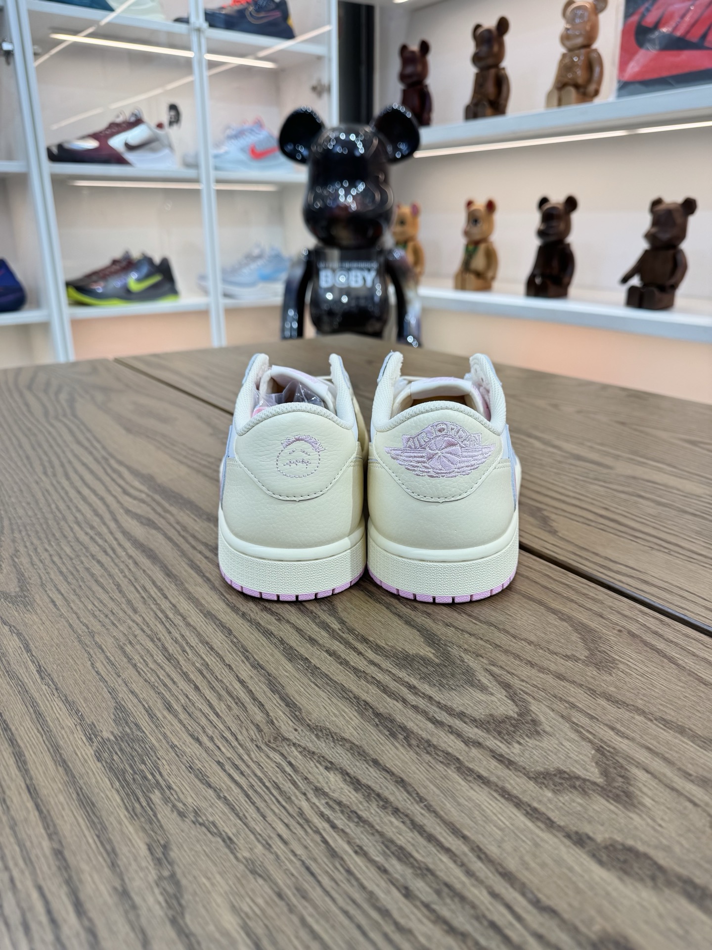 Prime 臻選產品｜Travis Scott AJ1倒鉤 No.12 米色粉鉤 男女款 IQ7604-100