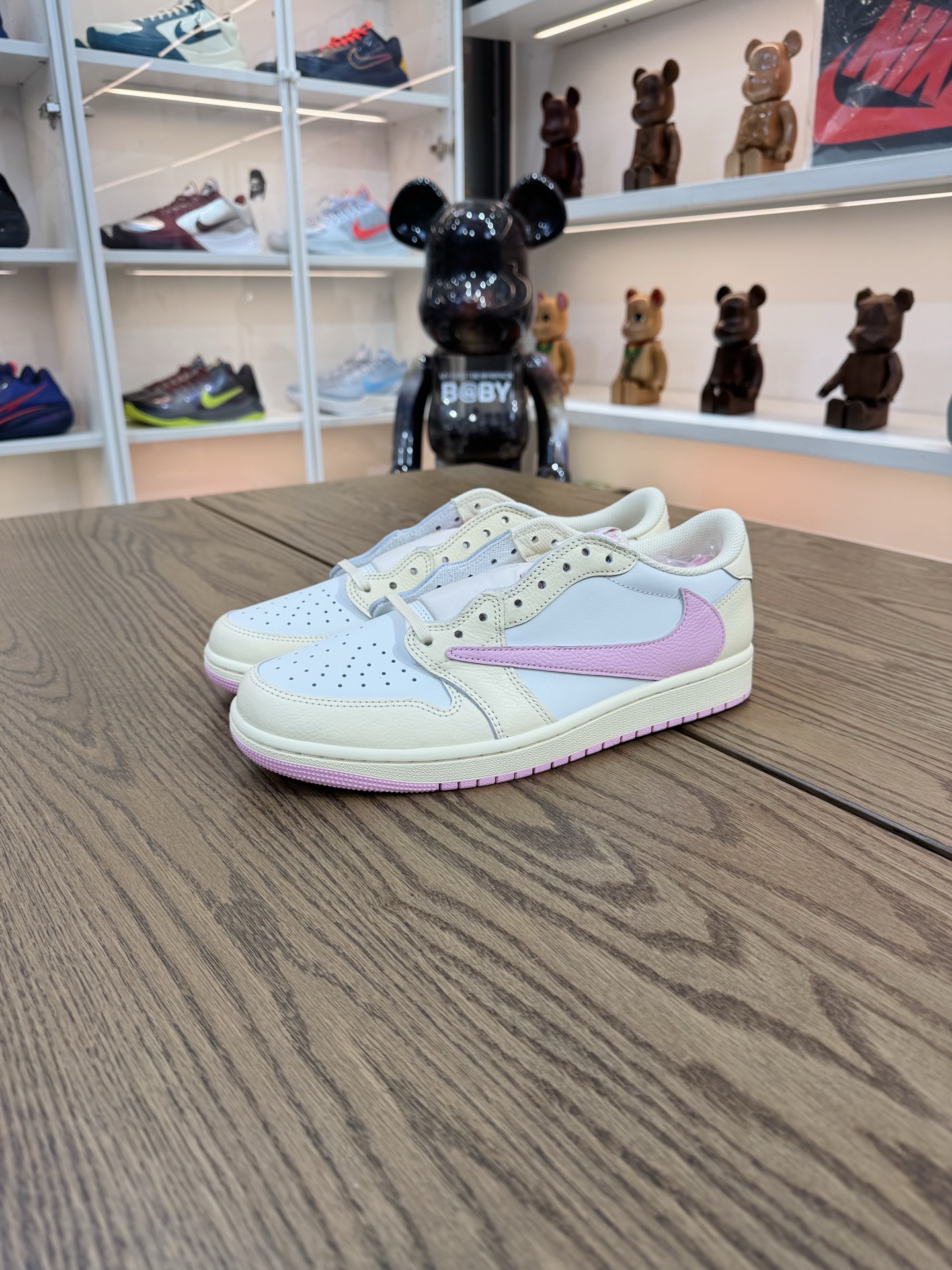 Prime 臻選產品｜Travis Scott AJ1倒鉤 No.12 米色粉鉤 男女款 IQ7604-100