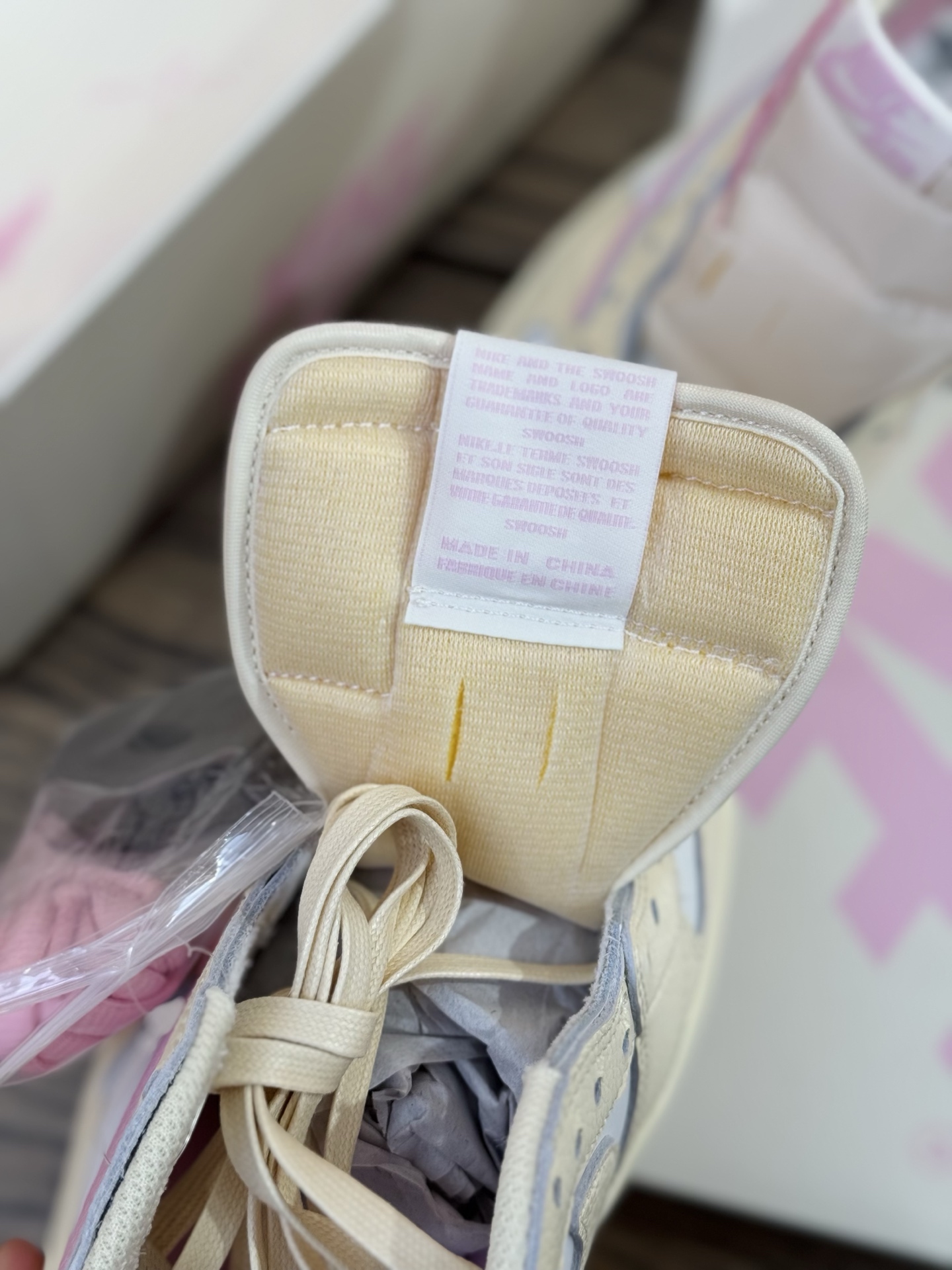 Prime 臻選產品｜Travis Scott AJ1倒鉤 No.12 米色粉鉤 男女款 IQ7604-100