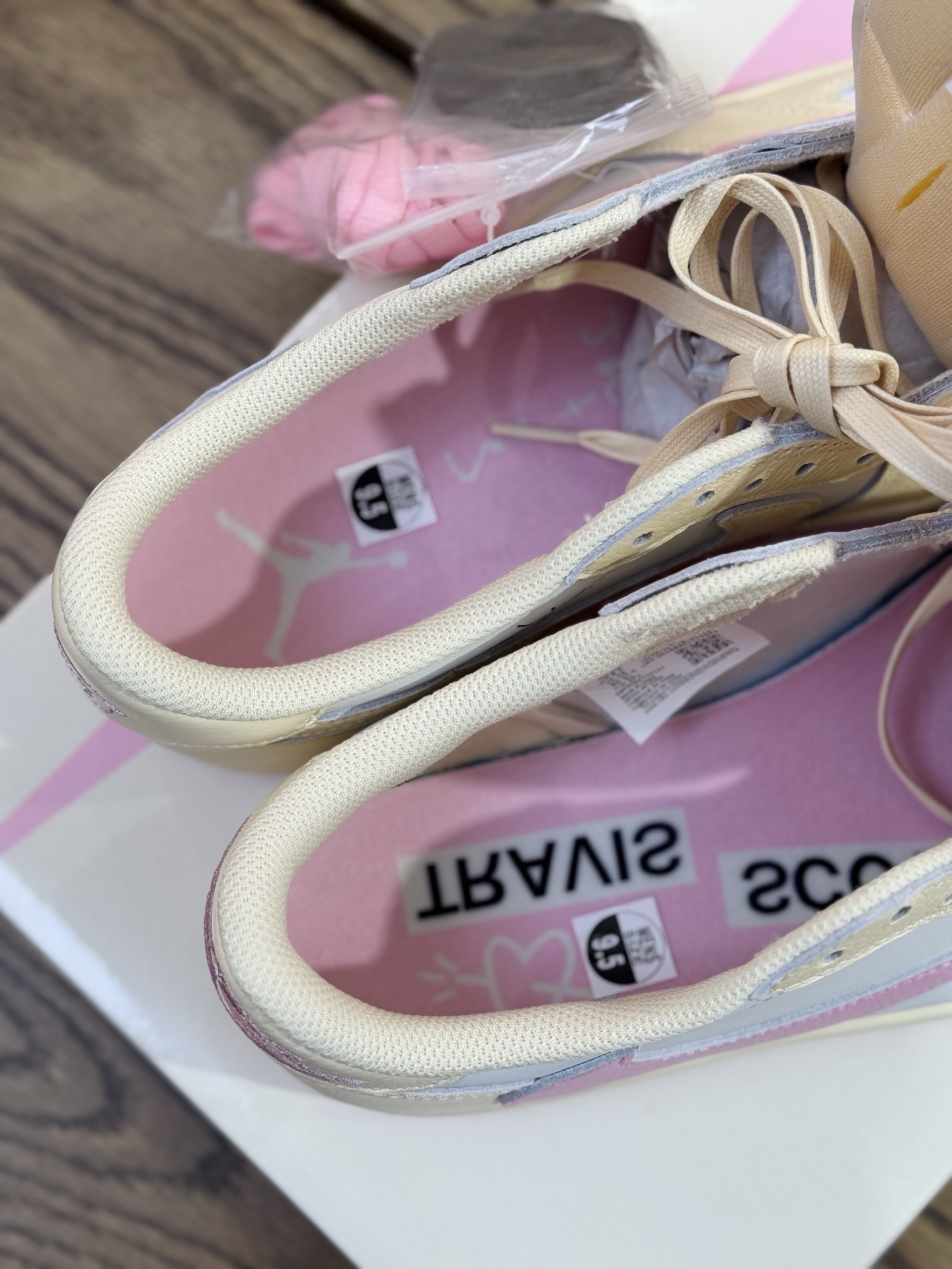 Prime 臻選產品｜Travis Scott AJ1倒鉤 No.12 米色粉鉤 男女款 IQ7604-100