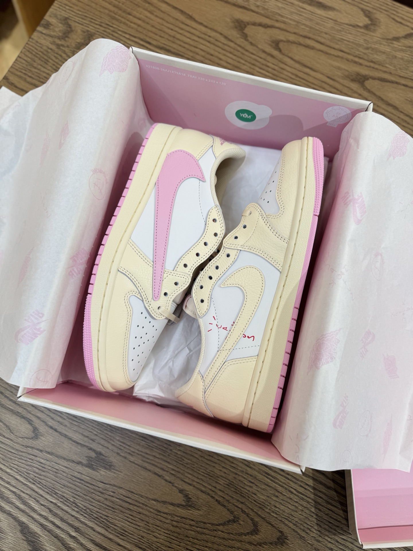 Prime 臻選產品｜Travis Scott AJ1倒鉤 No.12 米色粉鉤 男女款 IQ7604-100