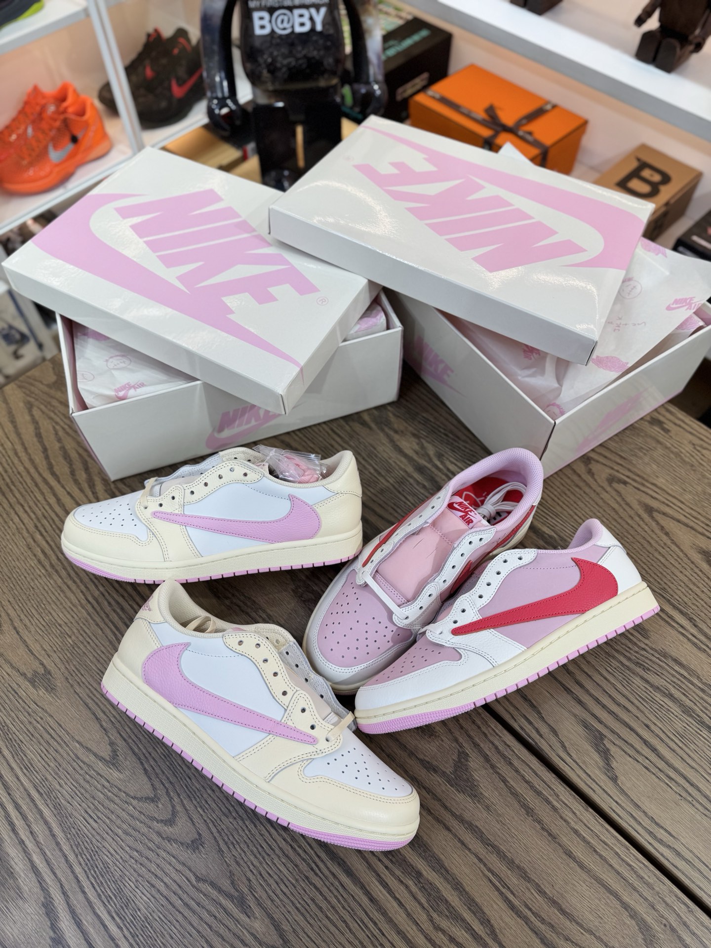 Prime 臻選產品｜Travis Scott AJ1倒鉤 No.12 米色粉鉤 男女款 IQ7604-100