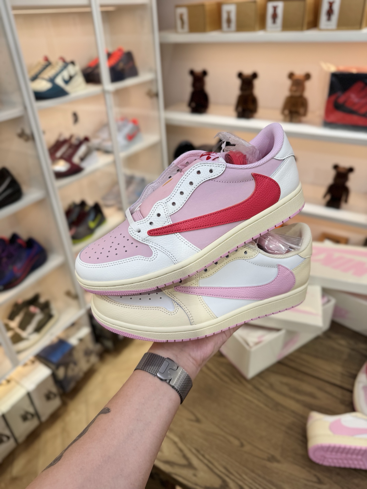 Prime 臻選產品｜Travis Scott AJ1倒鉤 No.12 米色粉鉤 男女款 IQ7604-100