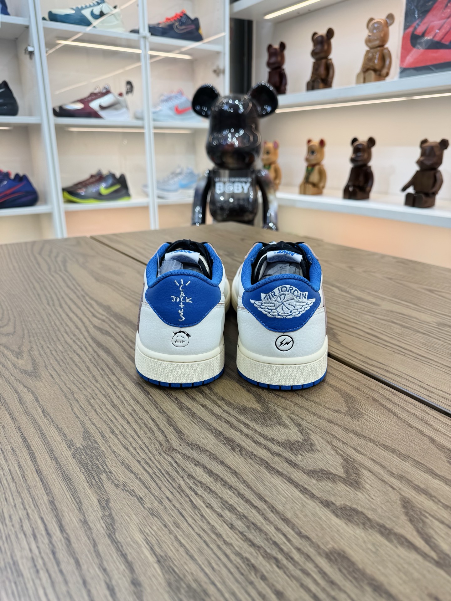 Prime 臻選產品｜Travis Scott AJ1倒鉤 No.10 閃電2.0 男女款 DM7866-104