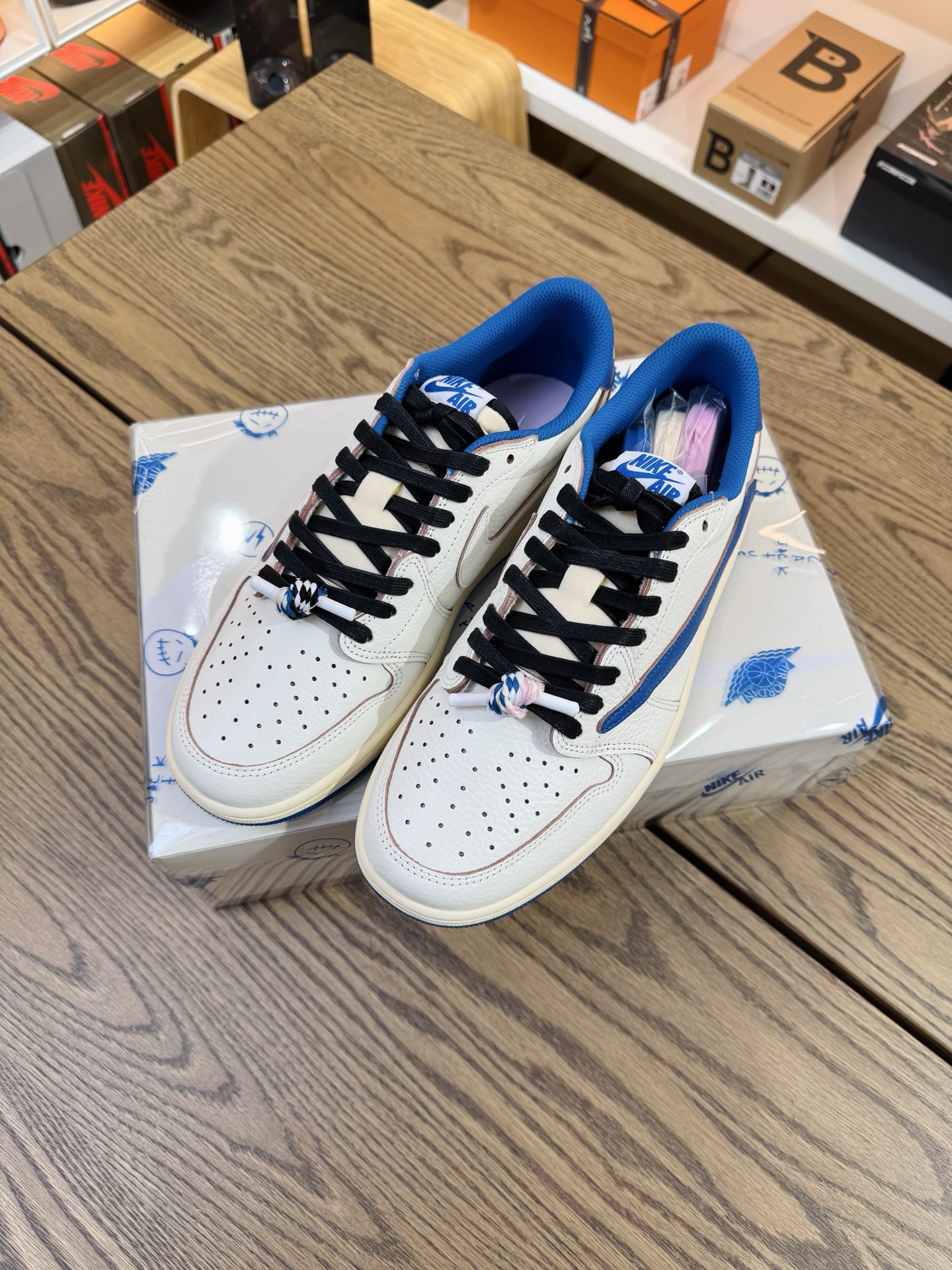 Prime 臻選產品｜Travis Scott AJ1倒鉤 No.10 閃電2.0 男女款 DM7866-104