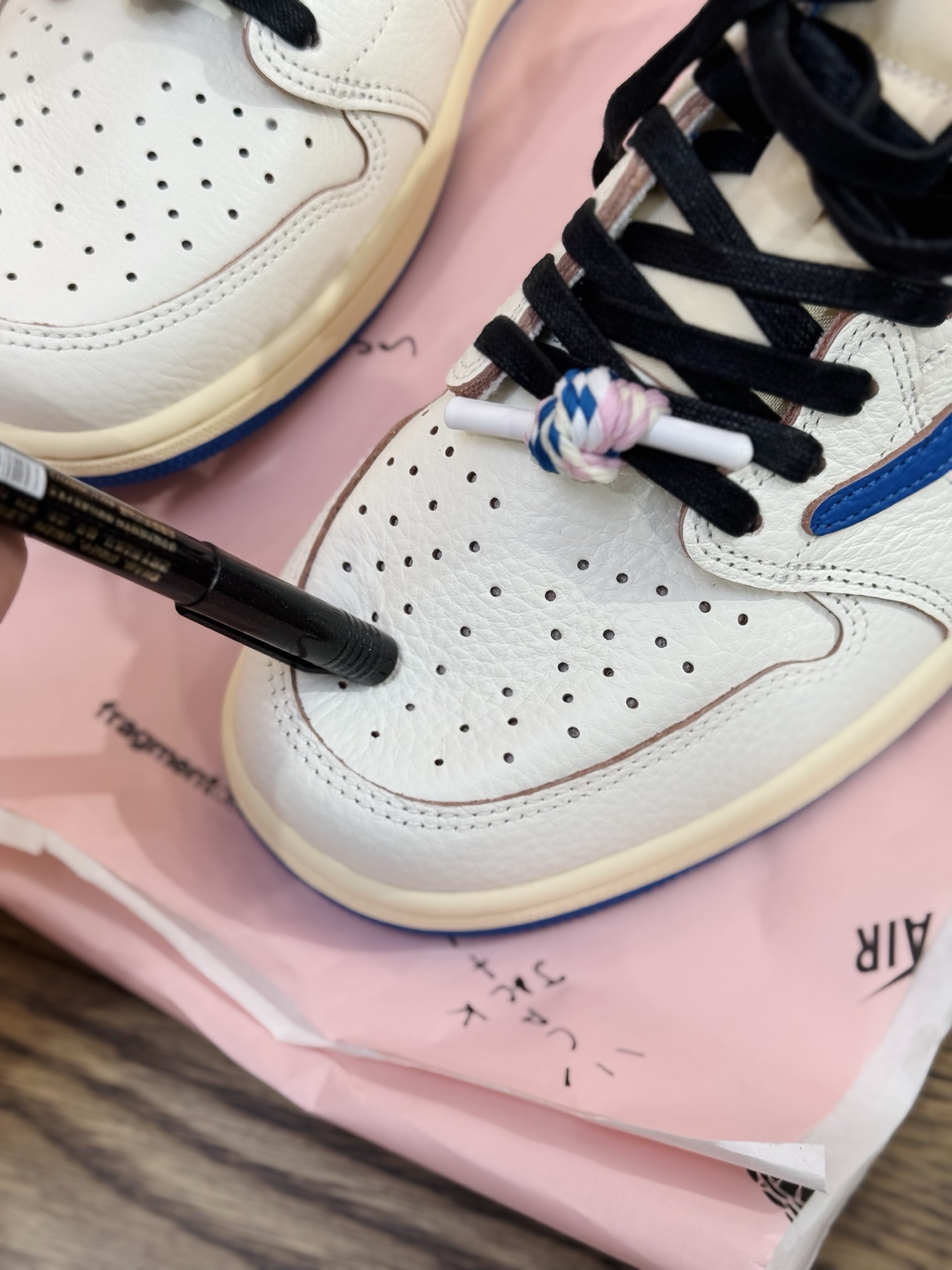 Prime 臻選產品｜Travis Scott AJ1倒鉤 No.10 閃電2.0 男女款 DM7866-104