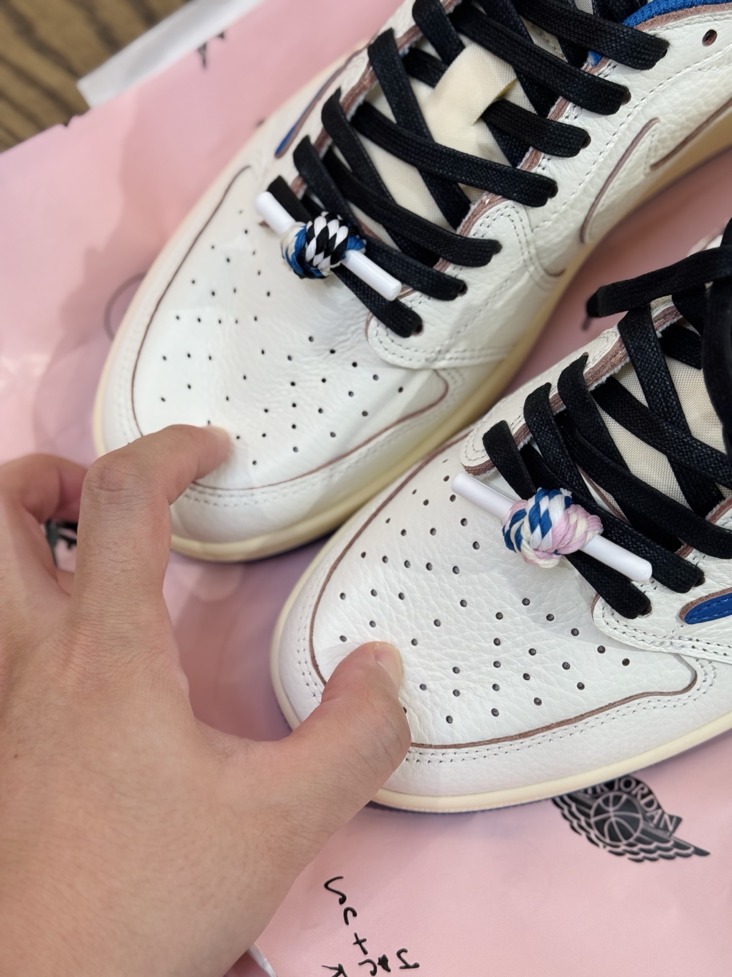 Prime 臻選產品｜Travis Scott AJ1倒鉤 No.10 閃電2.0 男女款 DM7866-104