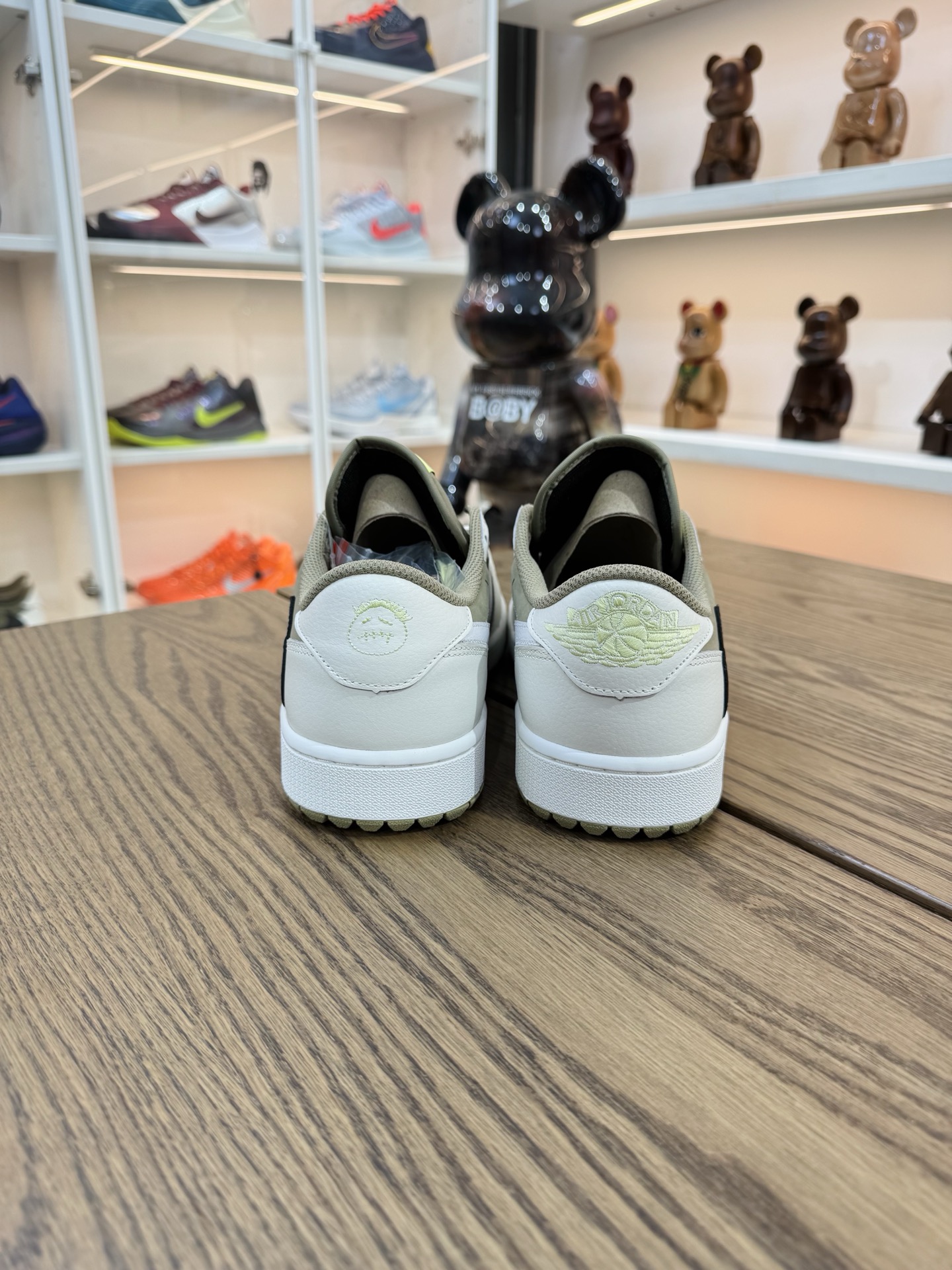 Travis Scott AJ1倒鉤 No.6 高爾夫球鞋 男女款 FZ3124-200 尺碼 35.5-48.5「US3.5-14」