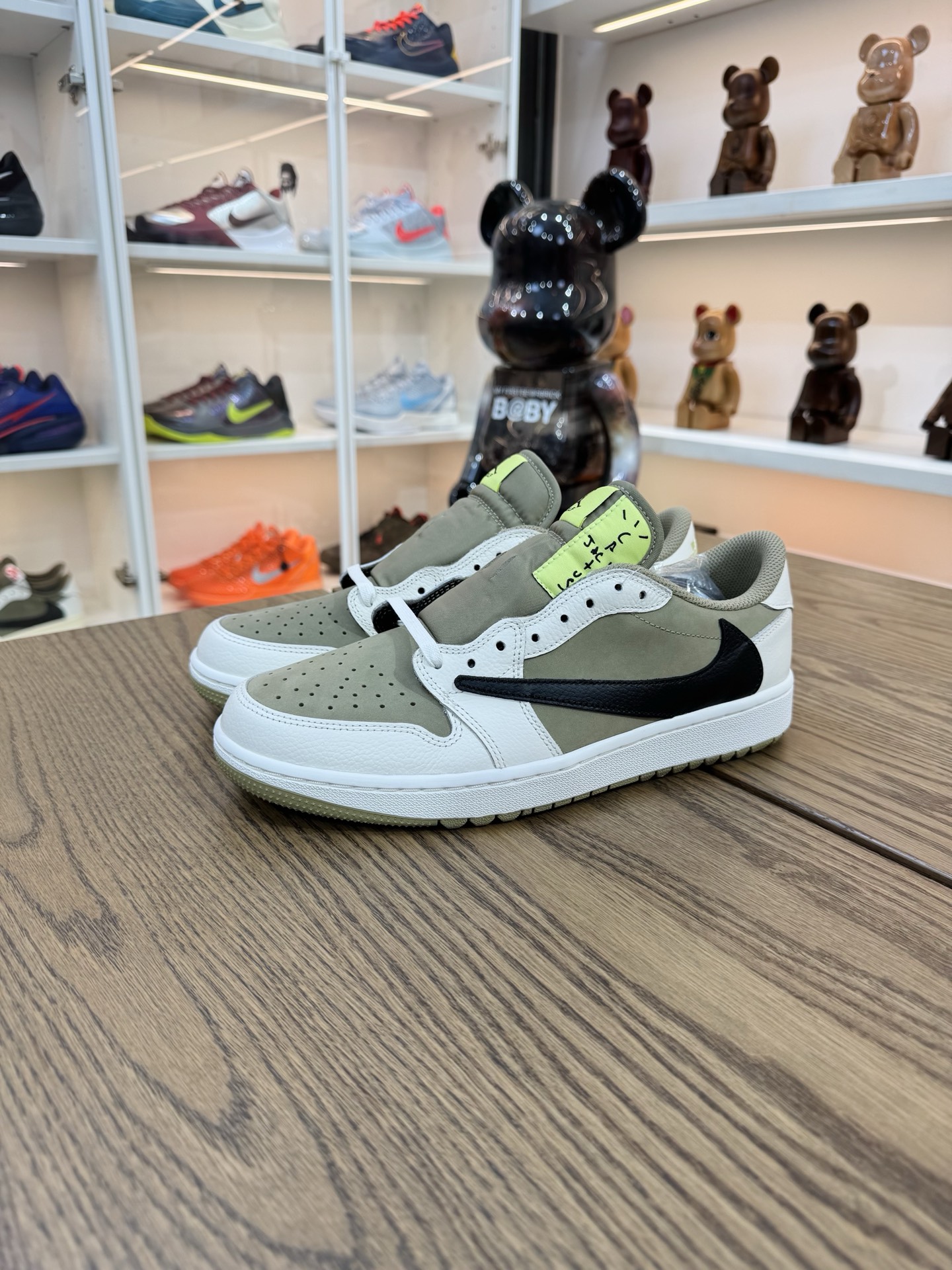 Travis Scott AJ1倒鉤 No.6 高爾夫球鞋 男女款 FZ3124-200 尺碼 35.5-48.5「US3.5-14」