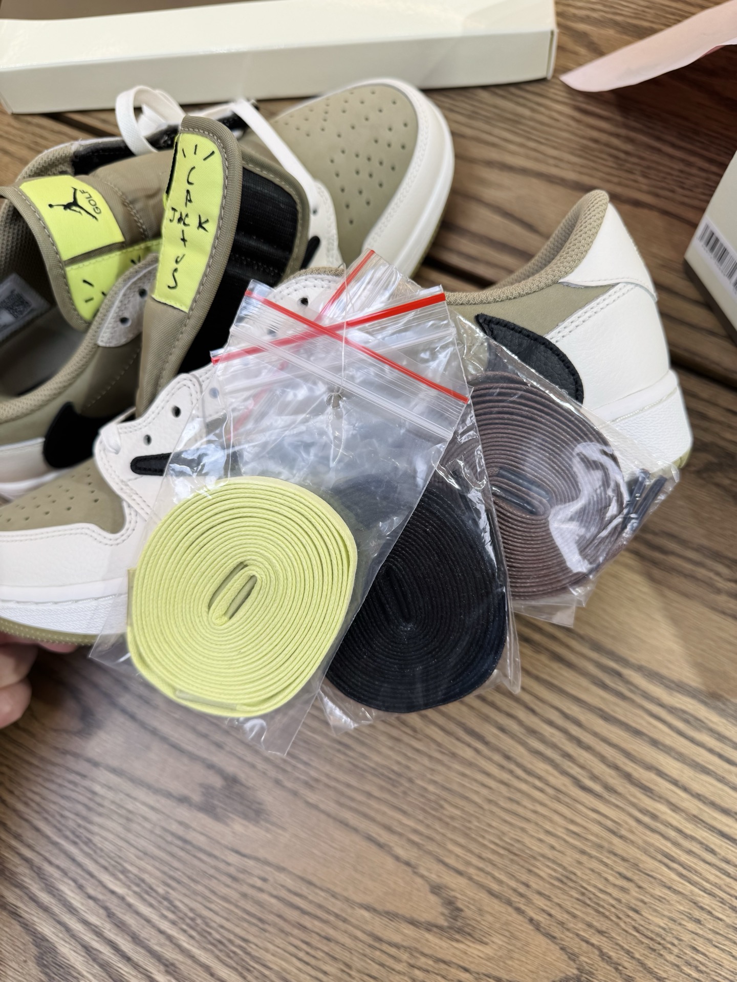 Travis Scott AJ1倒鉤 No.6 高爾夫球鞋 男女款 FZ3124-200 尺碼 35.5-48.5「US3.5-14」