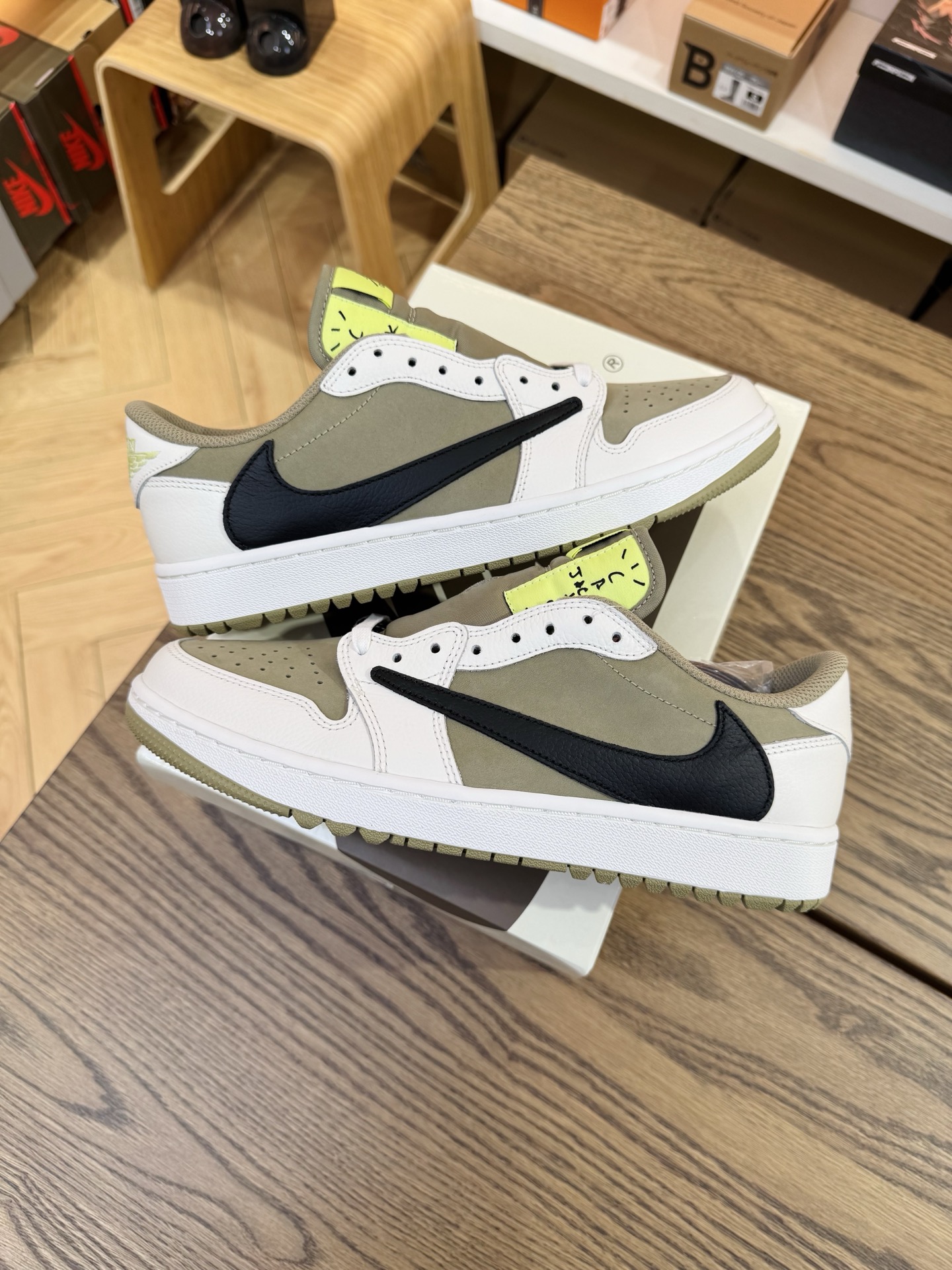 Travis Scott AJ1倒鉤 No.6 高爾夫球鞋 男女款 FZ3124-200 尺碼 35.5-48.5「US3.5-14」